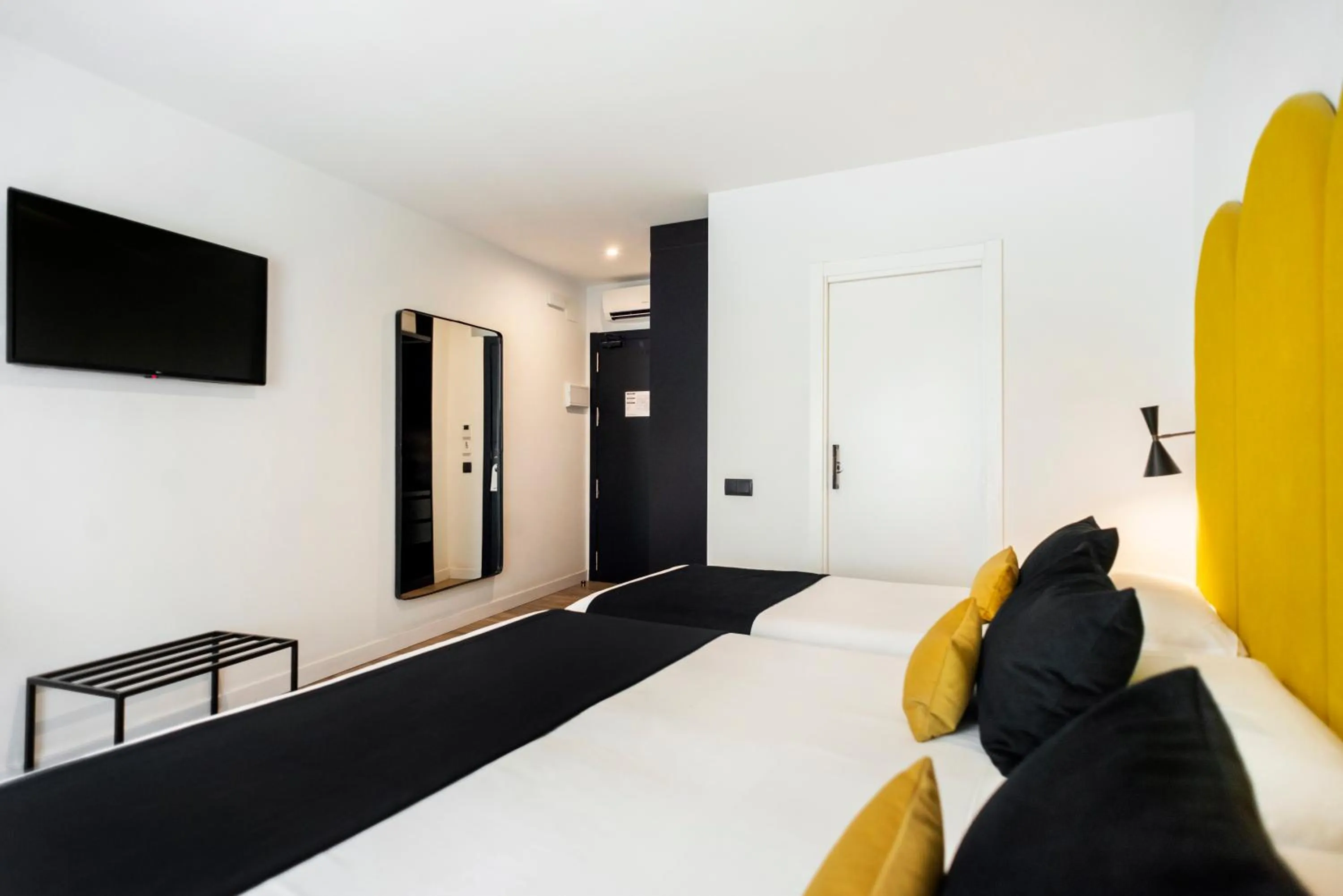 Bed in Blanq Comedias