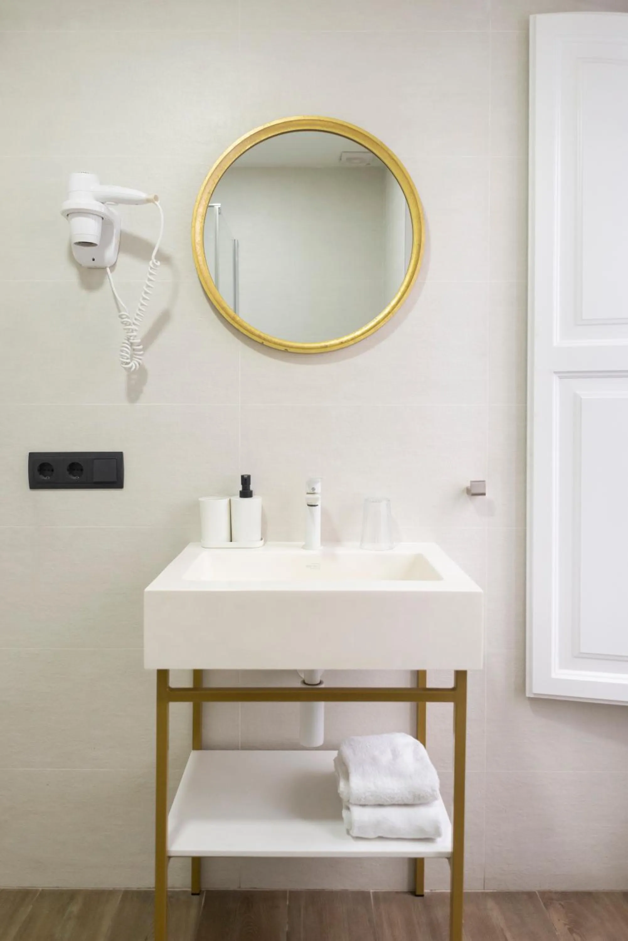 Bathroom in Blanq Comedias