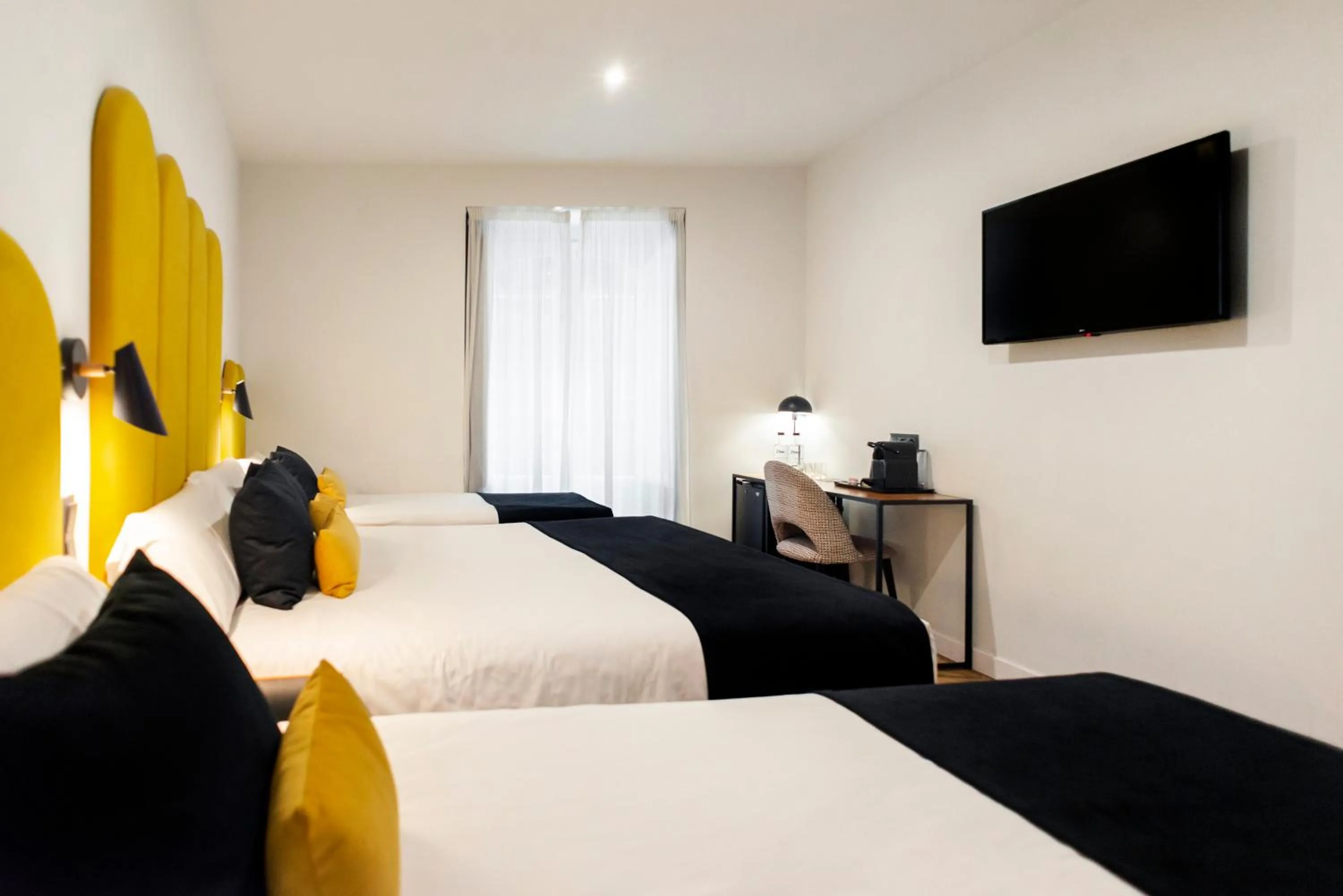 Bed in Blanq Comedias