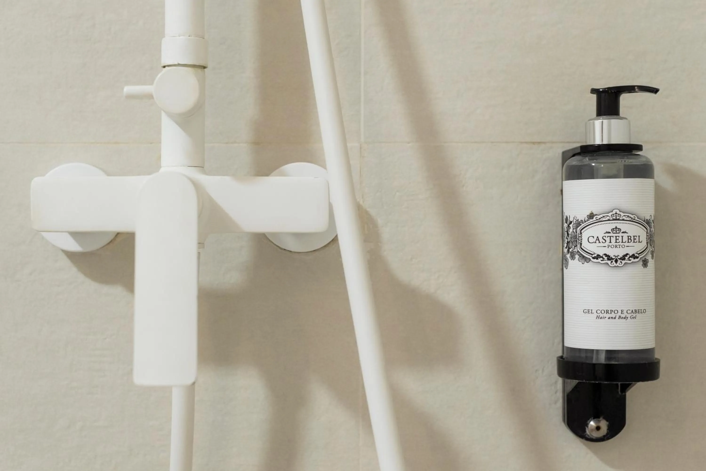 Shower in Blanq Comedias