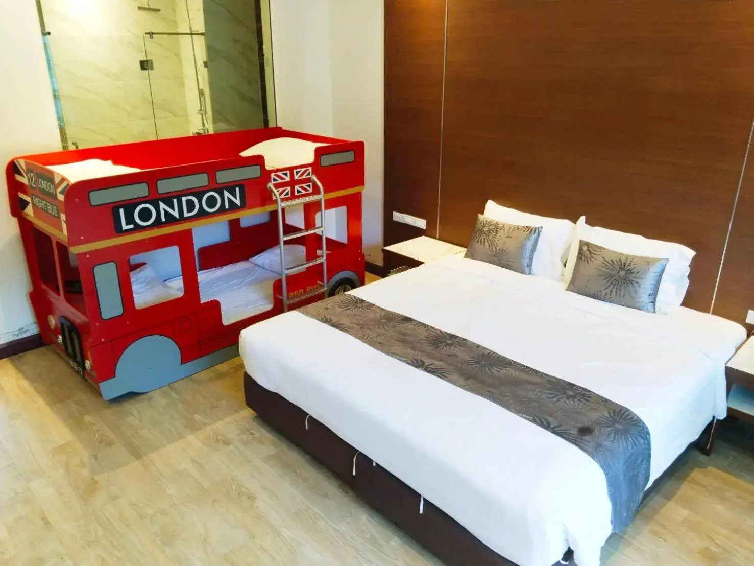 Deluxe Family Pool Access in Southern Airport Hotel Hatyai Deluxe Family Pool Access in Southern Airport Hotel Hatyai