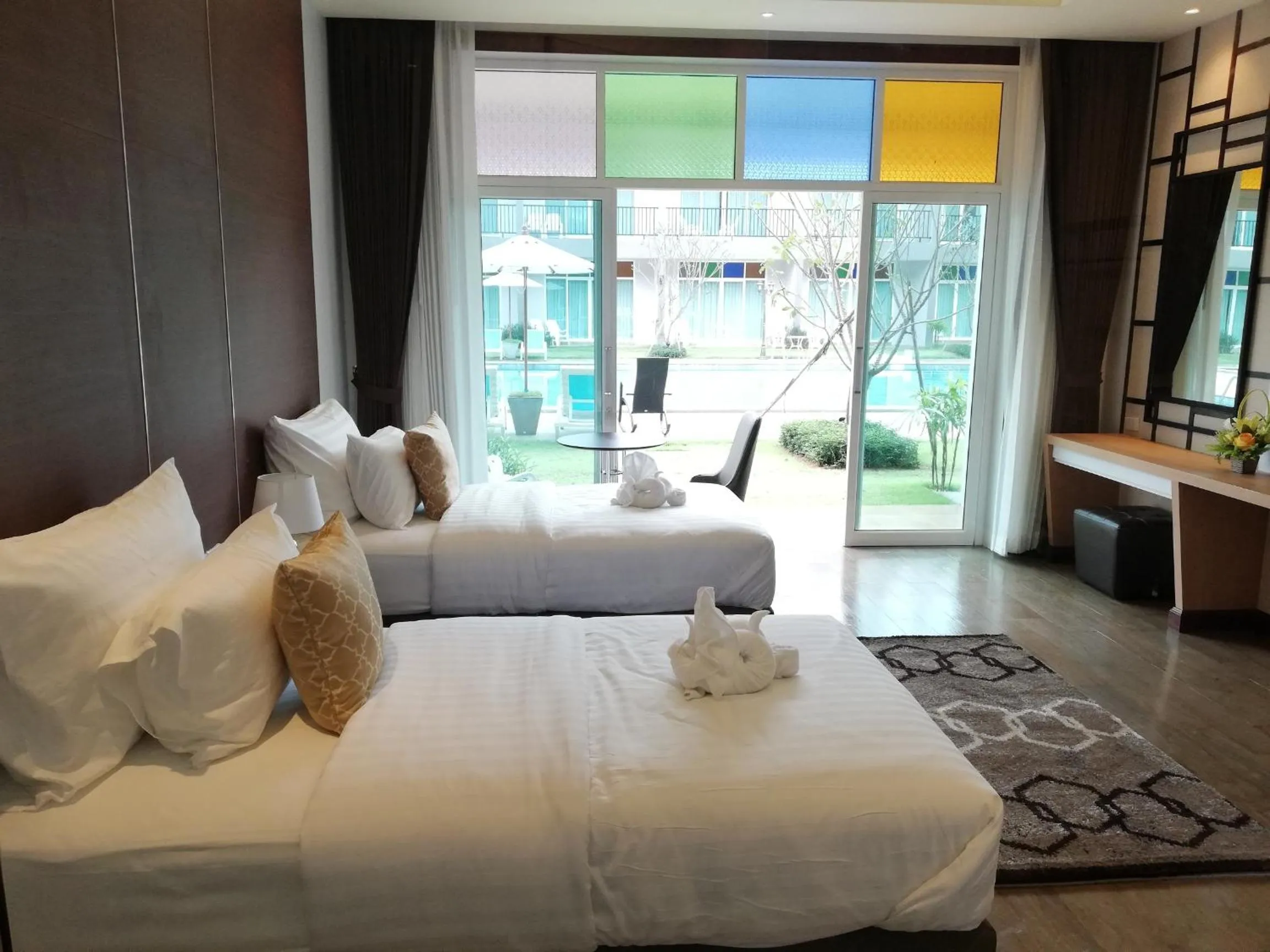 Twin Room with Pool View in Southern Airport Hotel (SHA Plus)