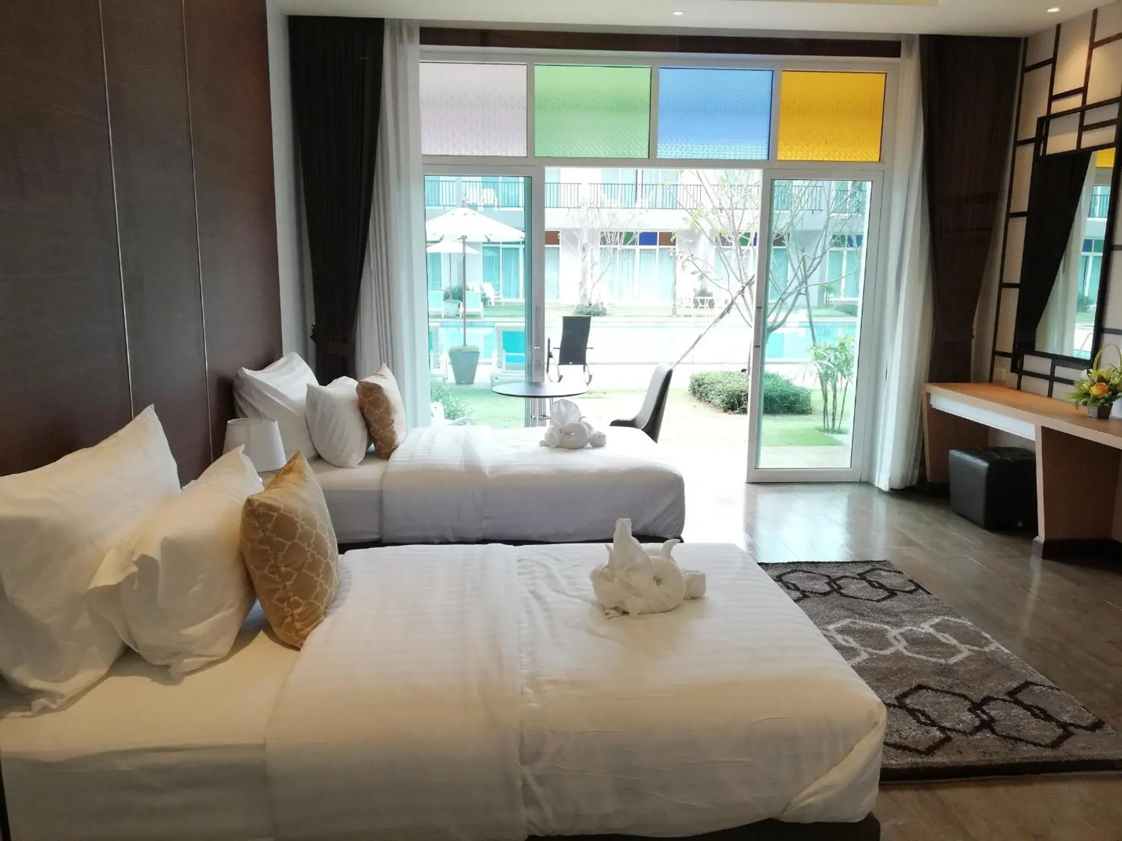 Twin Room with Pool View in Southern Airport Hotel (SHA Plus) Twin Room with Pool View in Southern Airport Hotel (SHA Plus)