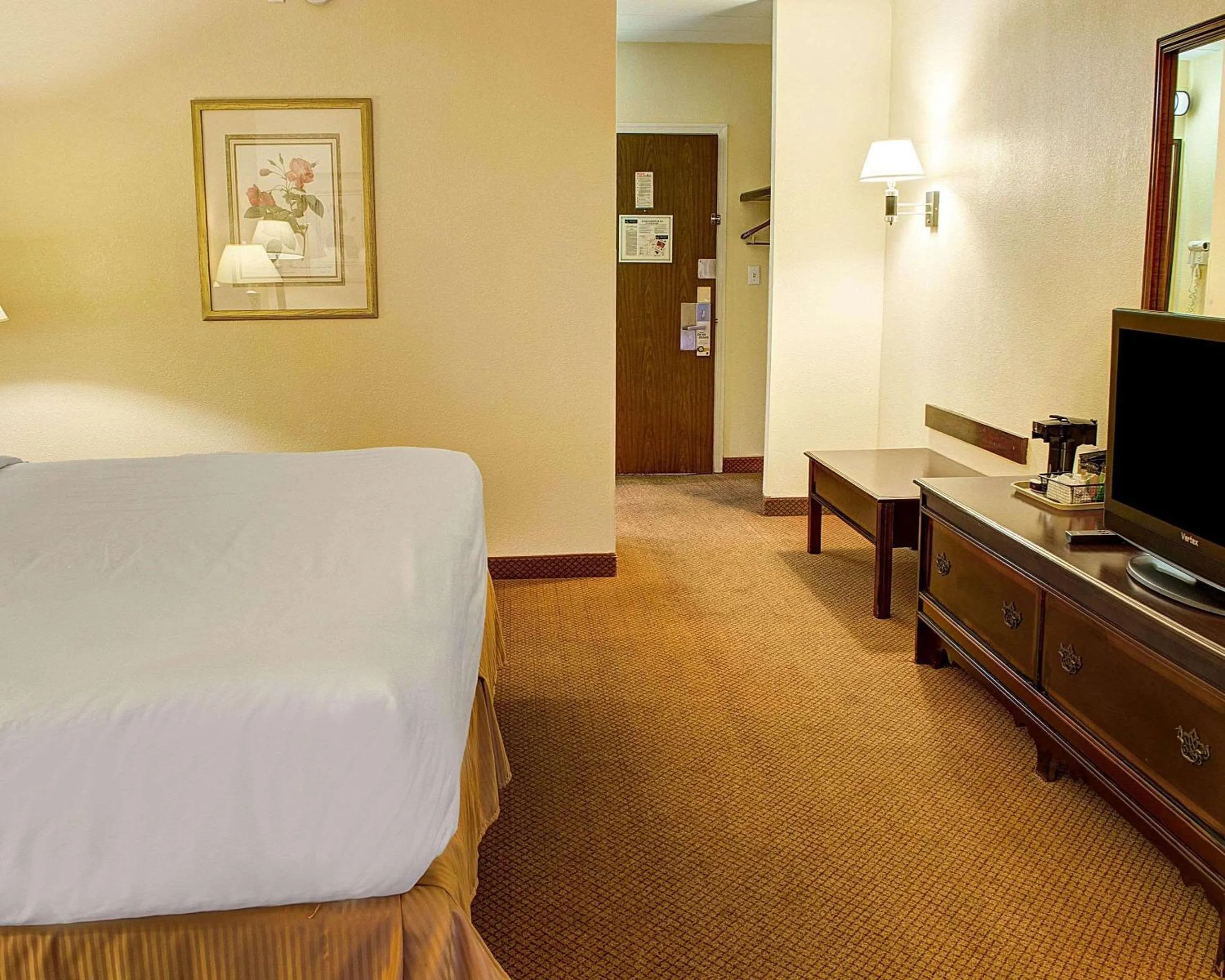 Photo of the whole room, Bed in Quality Inn Richmond North