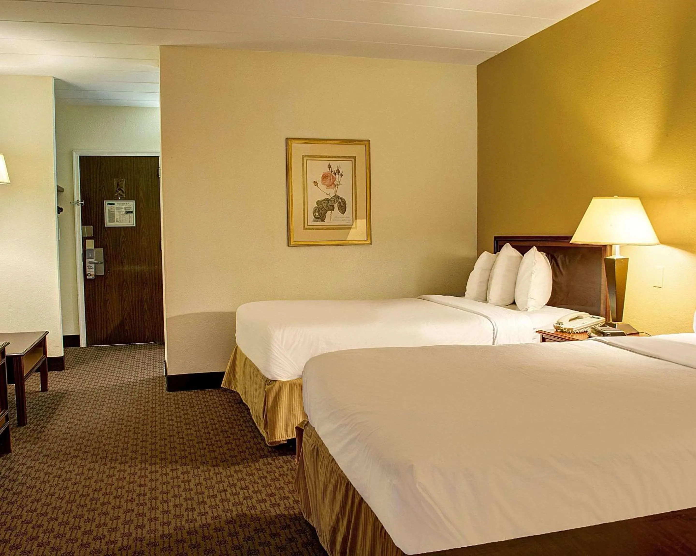 Photo of the whole room, Bed in Quality Inn Richmond North