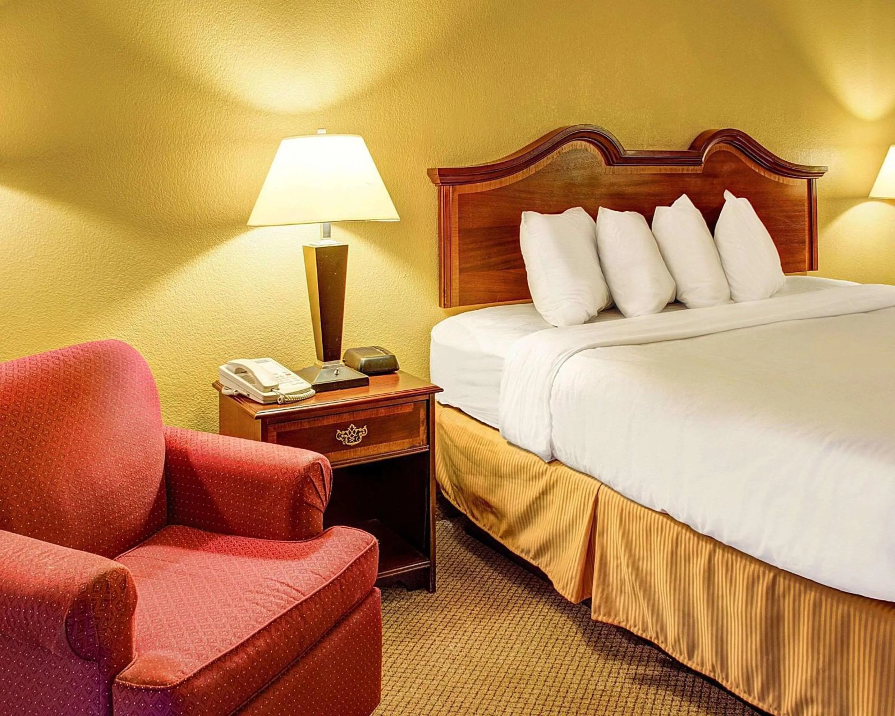 Photo of the whole room, Bed in Quality Inn Richmond North