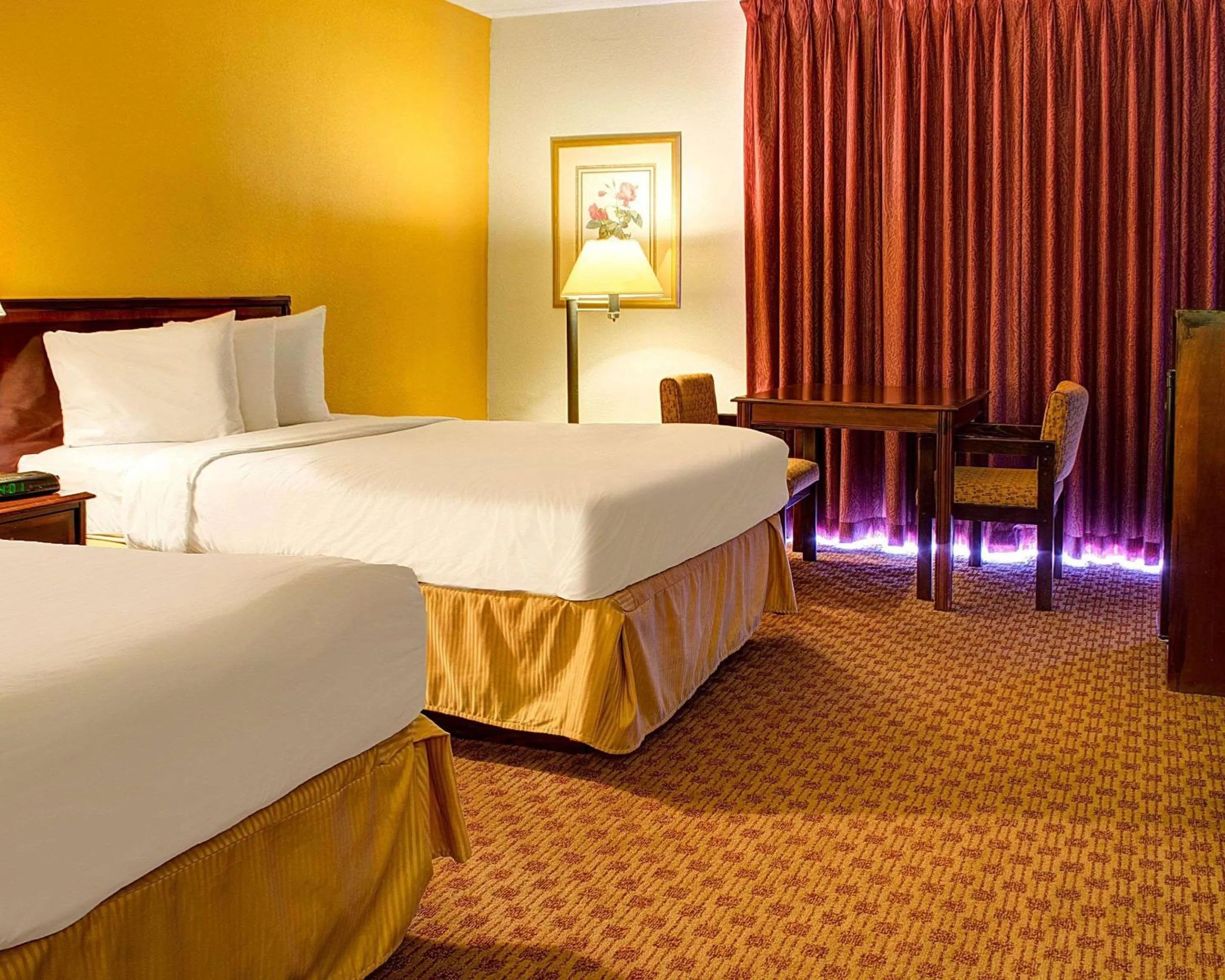 Photo of the whole room, Bed in Quality Inn Richmond North