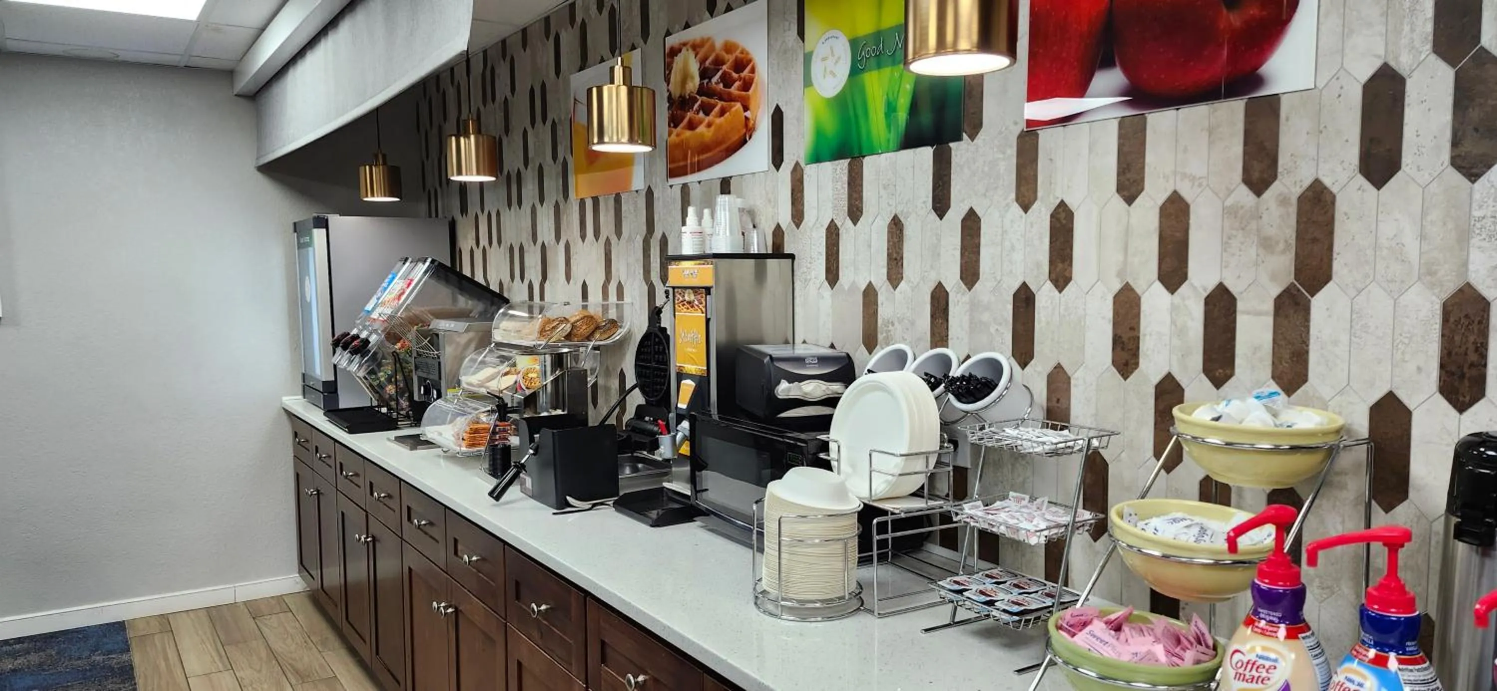 Restaurant/places to eat in Quality Inn Richmond North