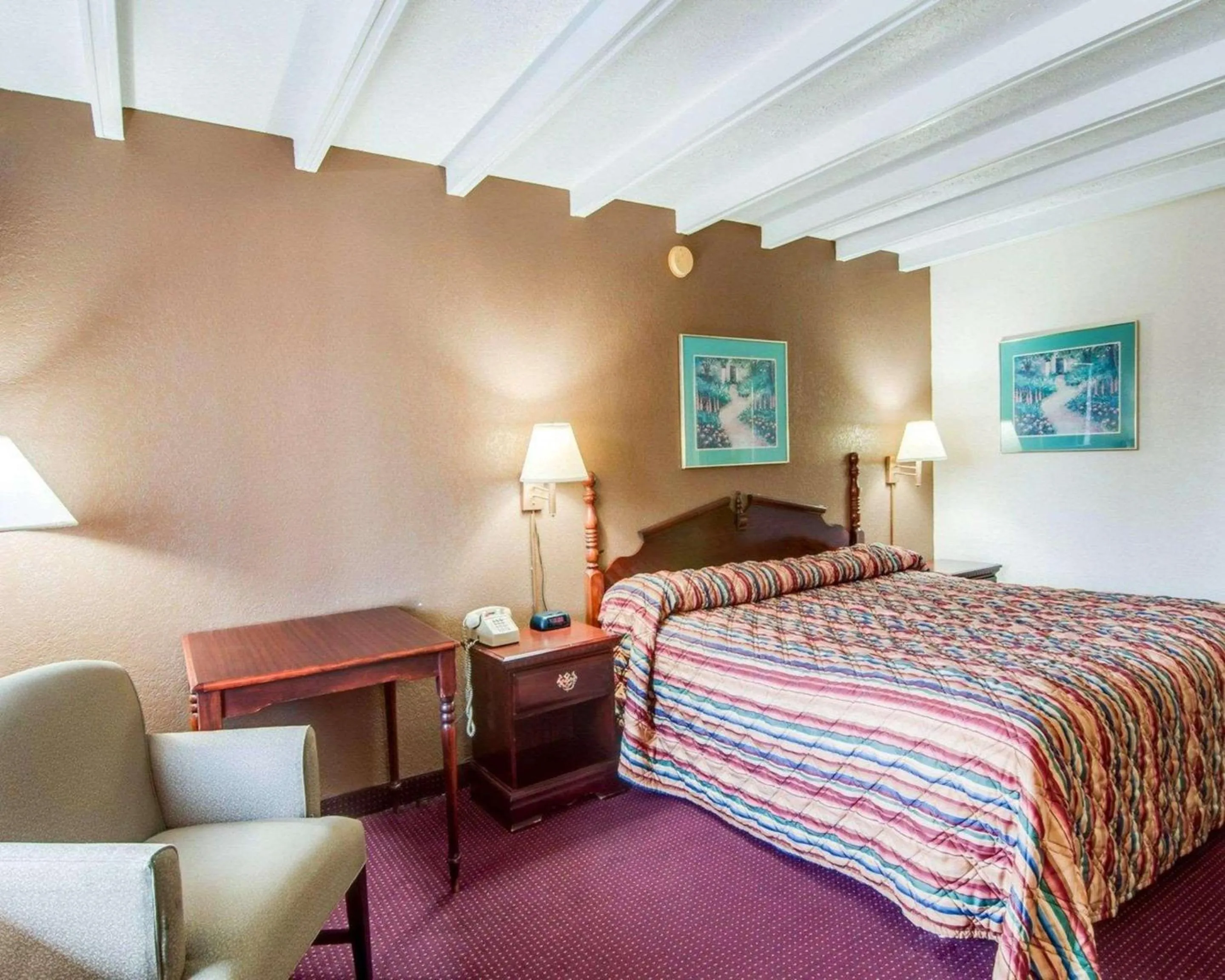 Photo of the whole room in Rodeway Inn Galax Highway 58