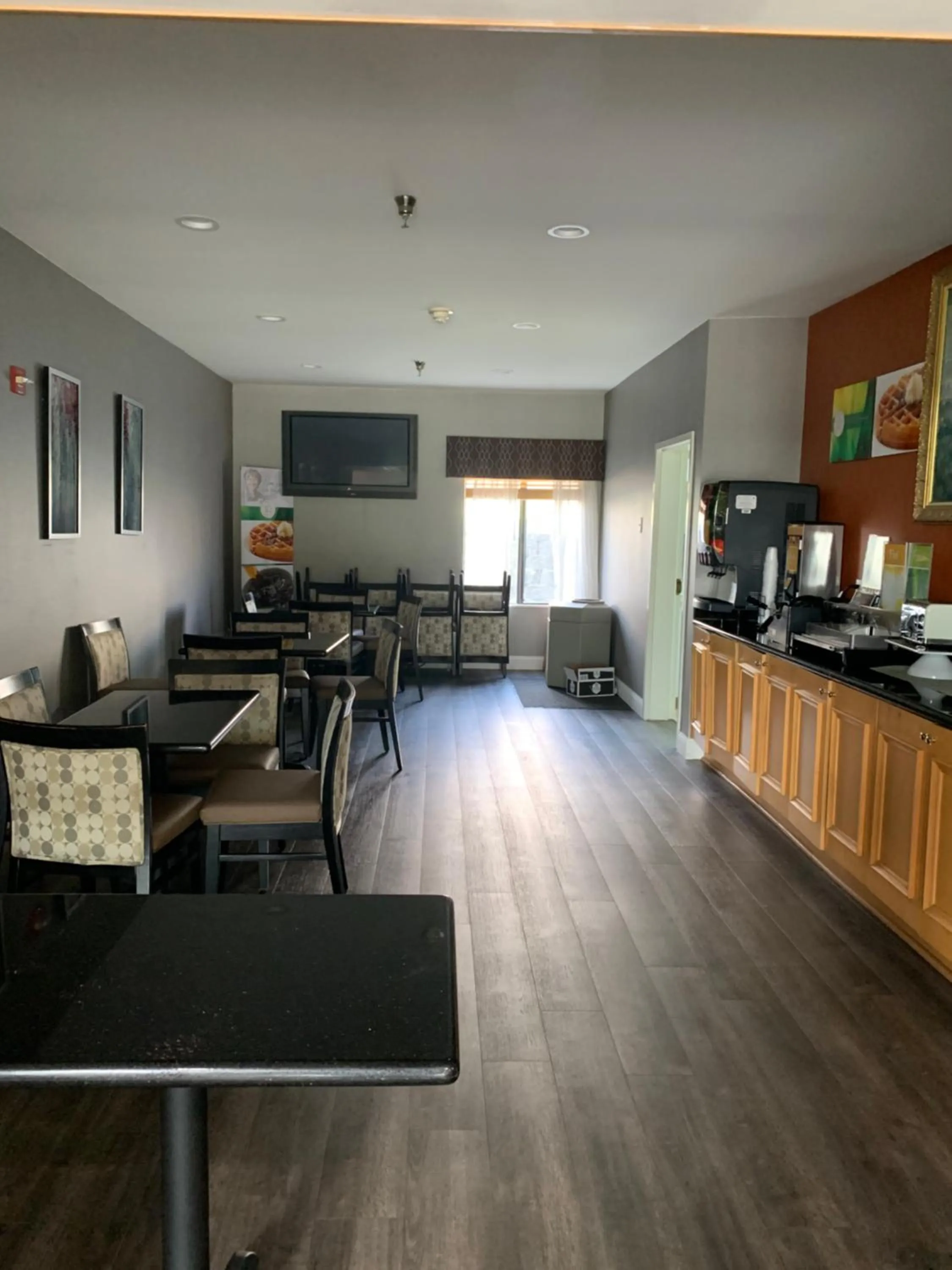 Breakfast in Quality Inn & Suites Quantico