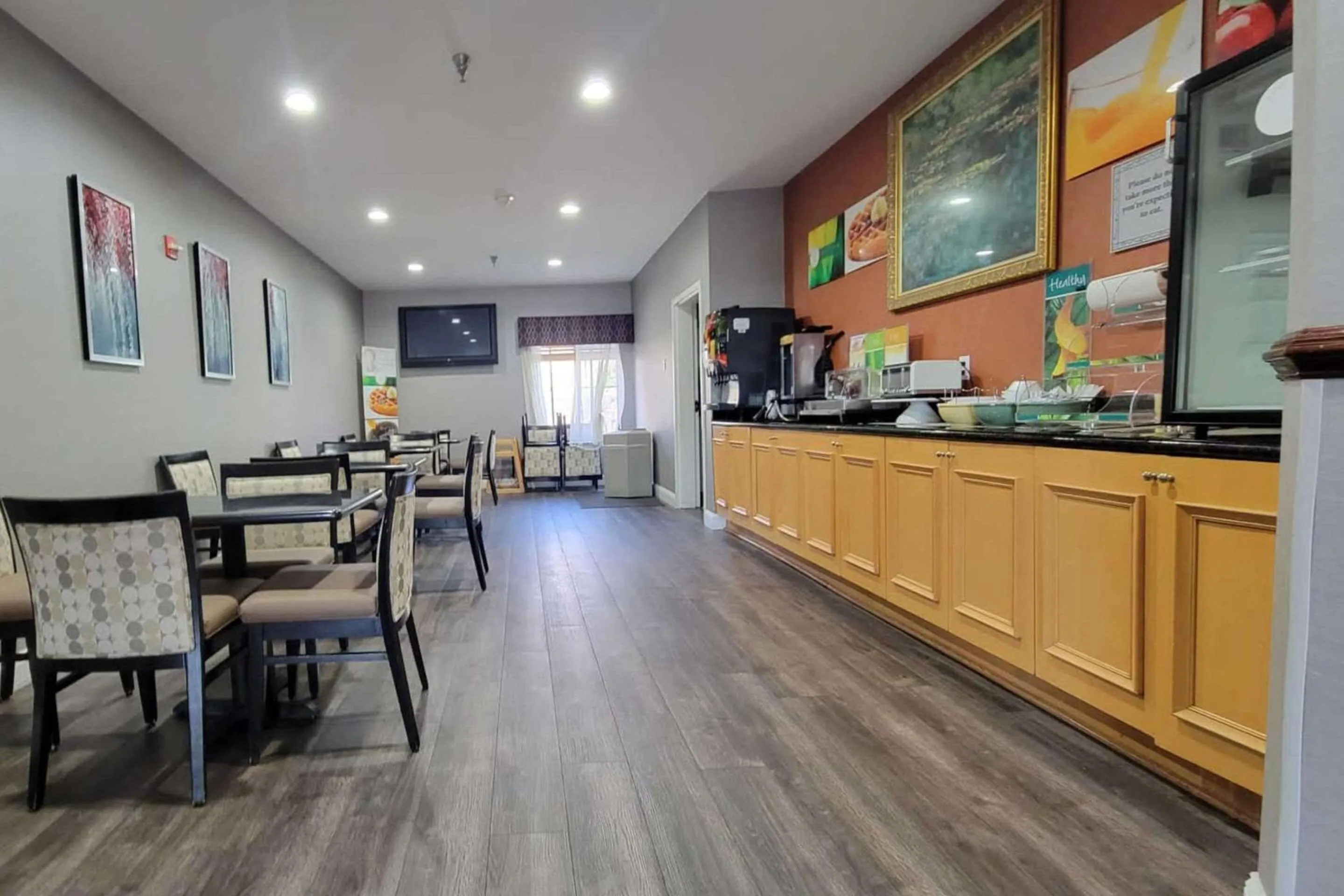 Breakfast in Quality Inn & Suites Quantico