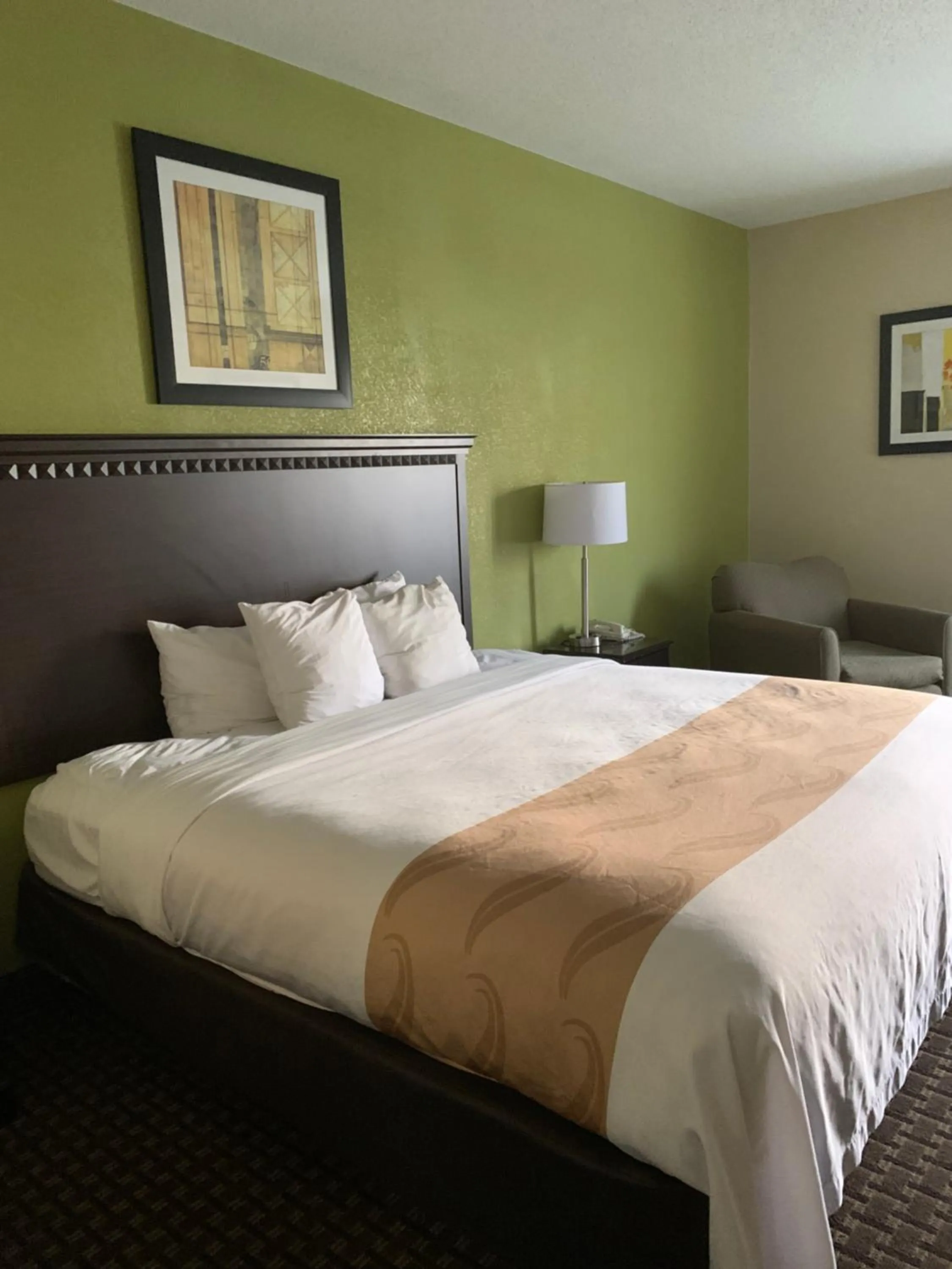 Bedroom, Bed in Quality Inn & Suites Quantico