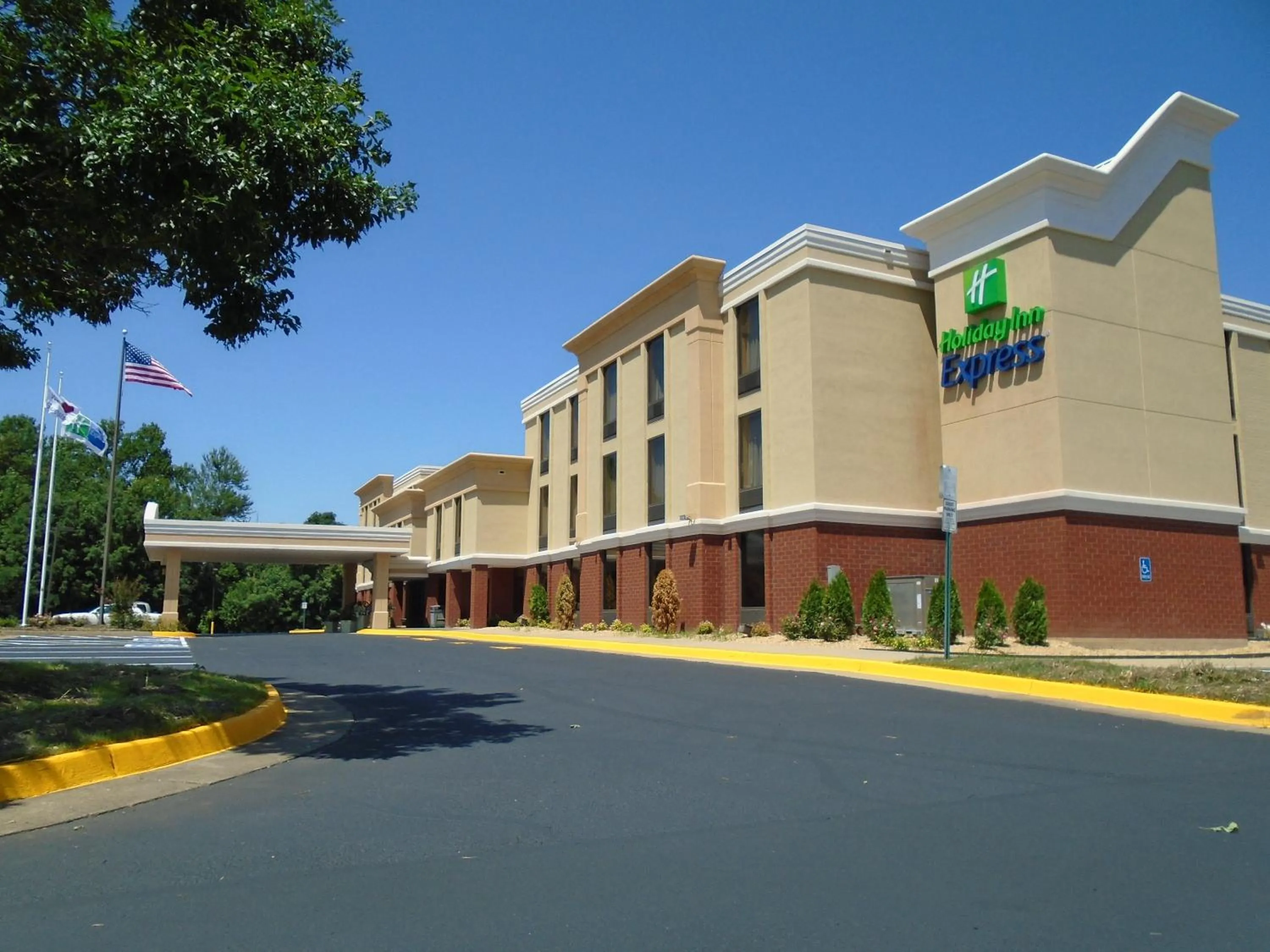 Property building in Holiday Inn Express Hotel & Suites Midlothian Turnpike by IHG