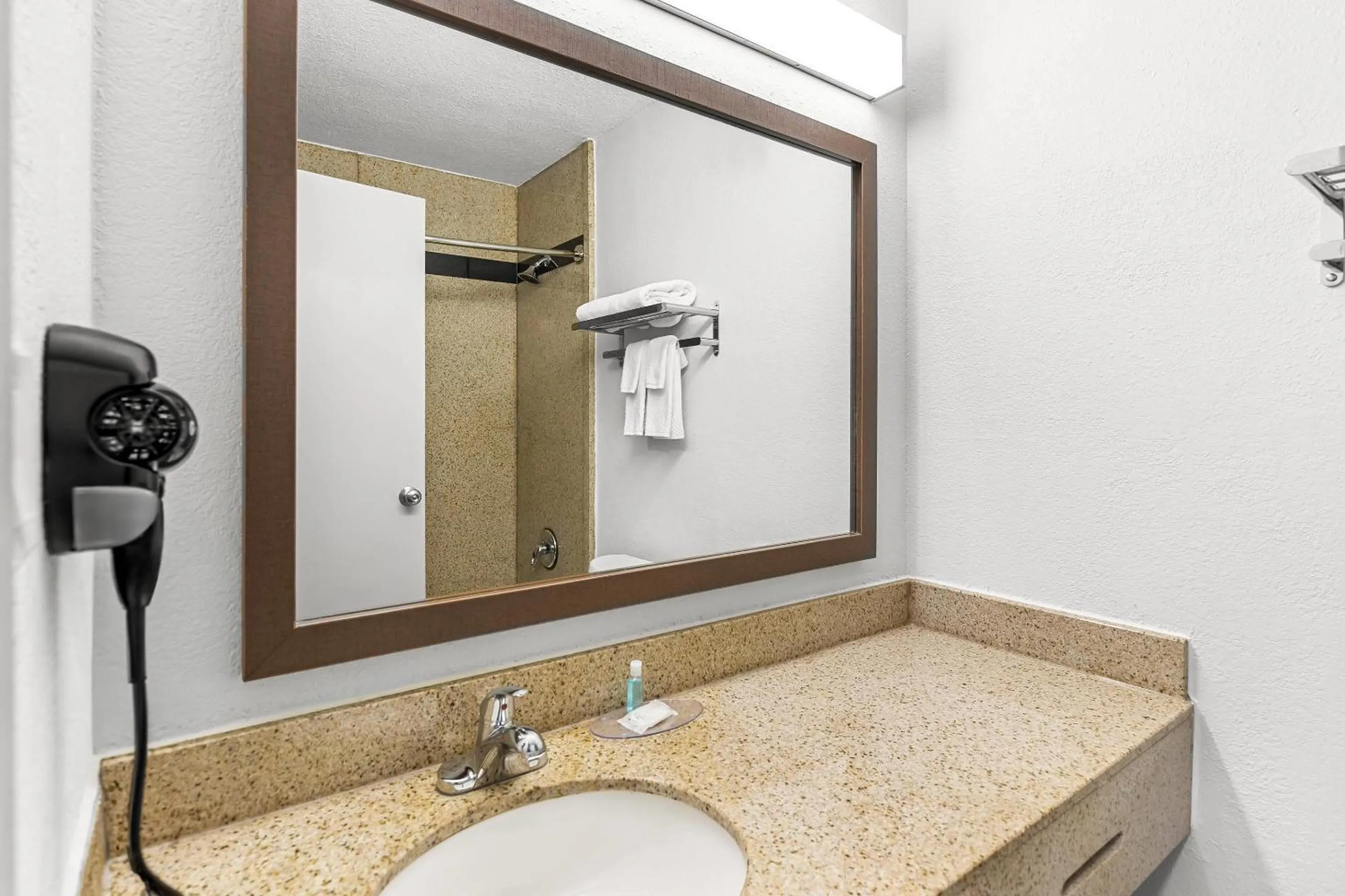 Bedroom in Suburban Studios Chester I-95