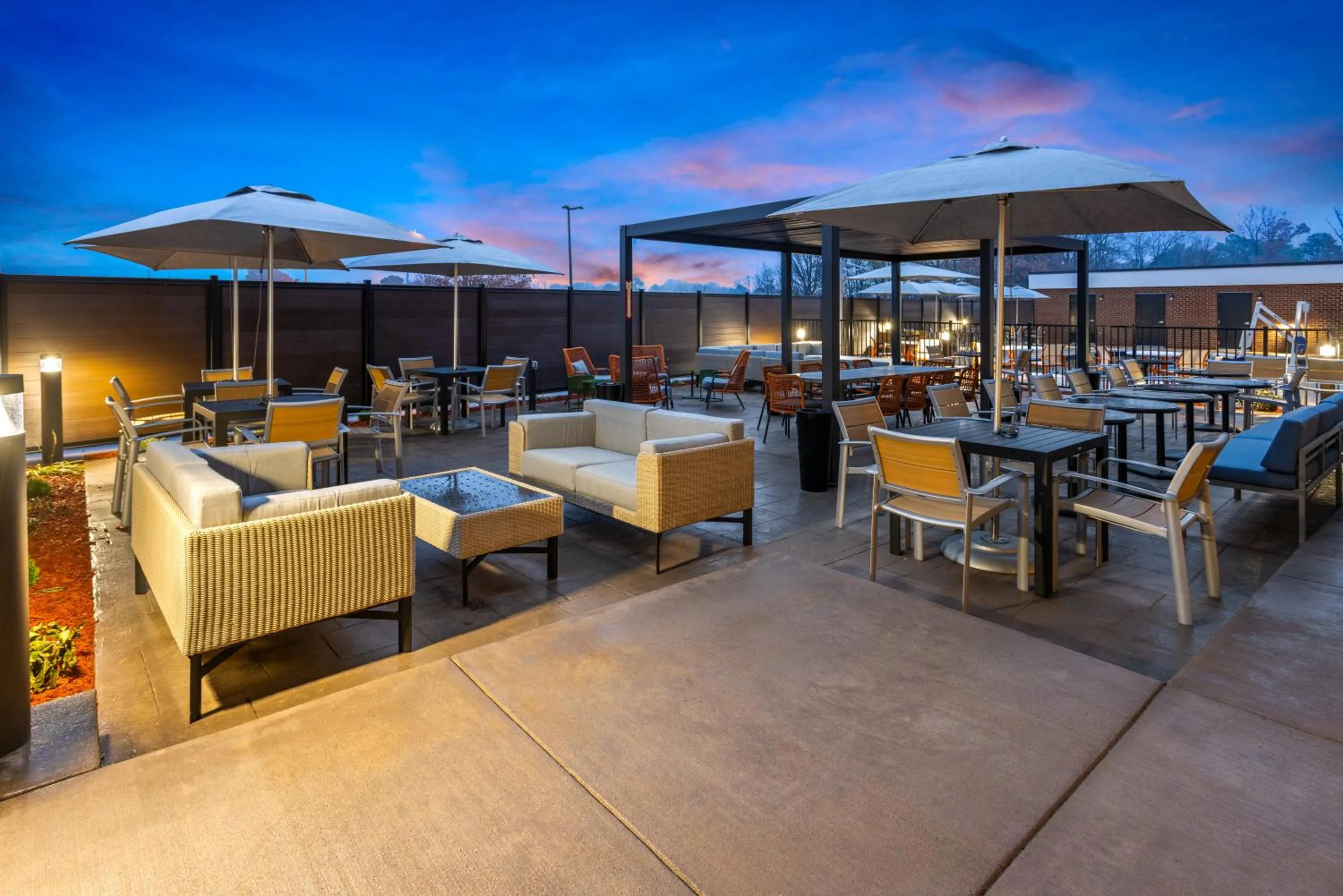 Patio in Holiday Inn & Suites Richmond West End by IHG