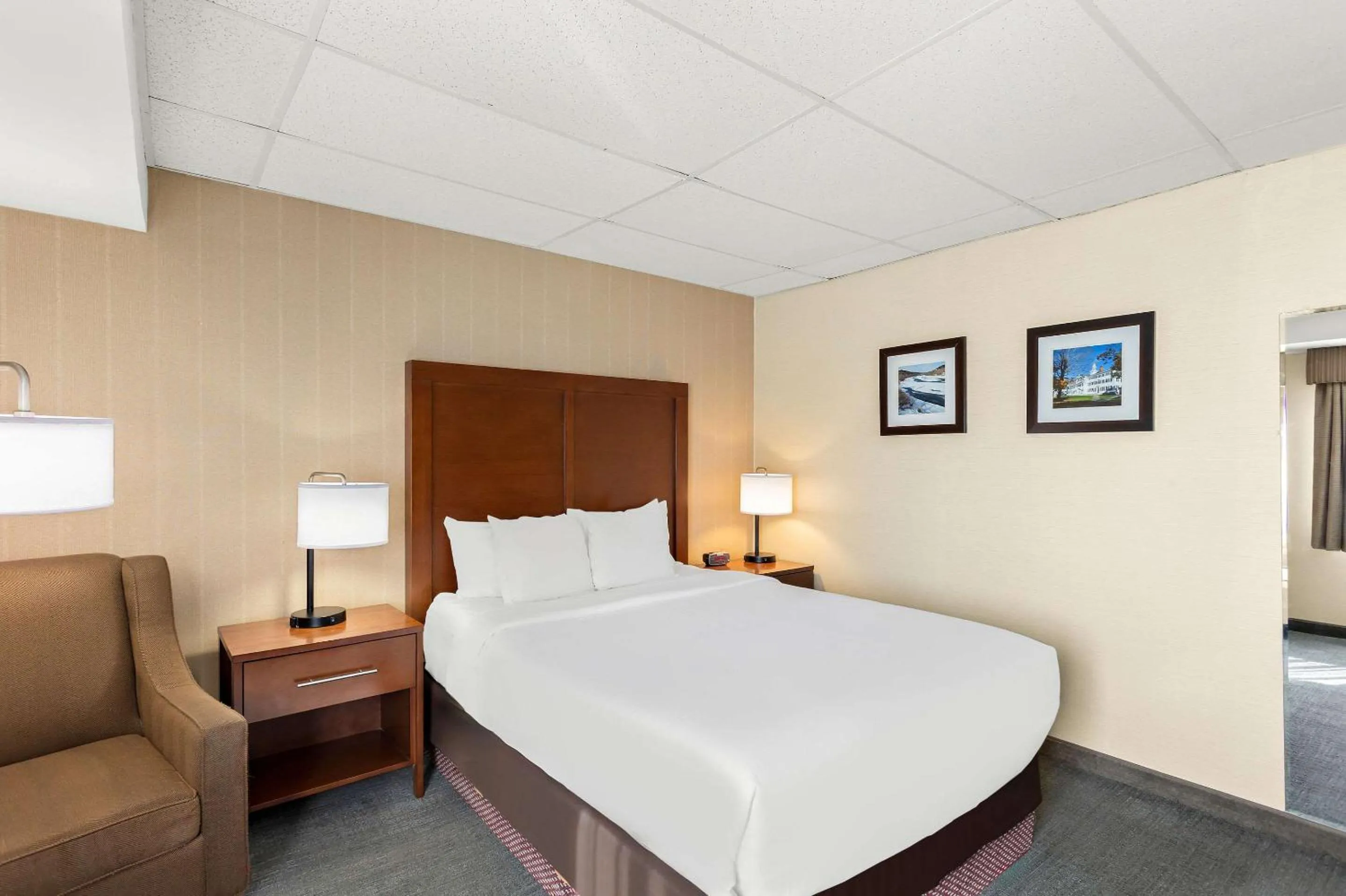 Bedroom, Bed in Comfort Inn White River Junction