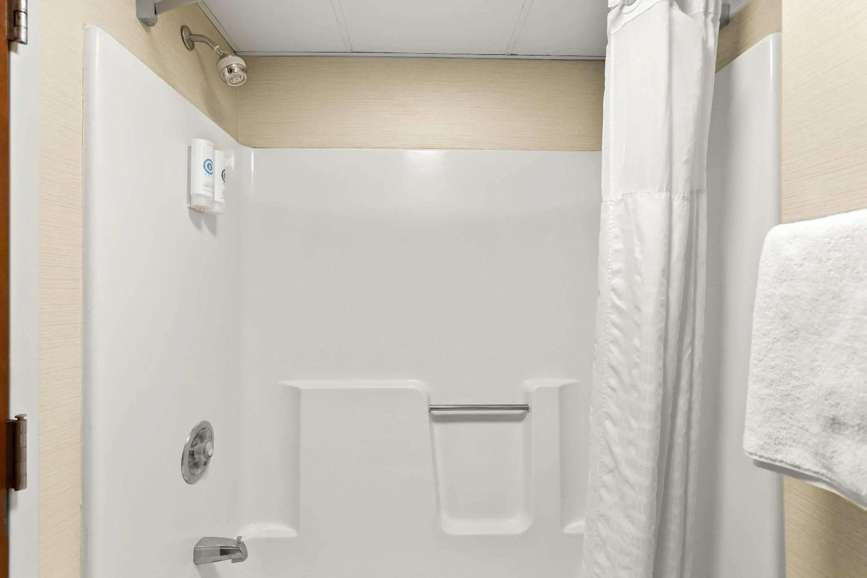 Bedroom in Comfort Inn White River Junction