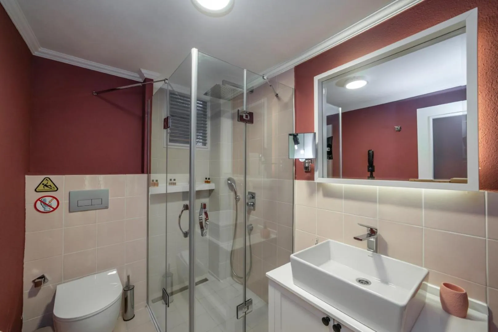 Bathroom in Ece Marina Suites