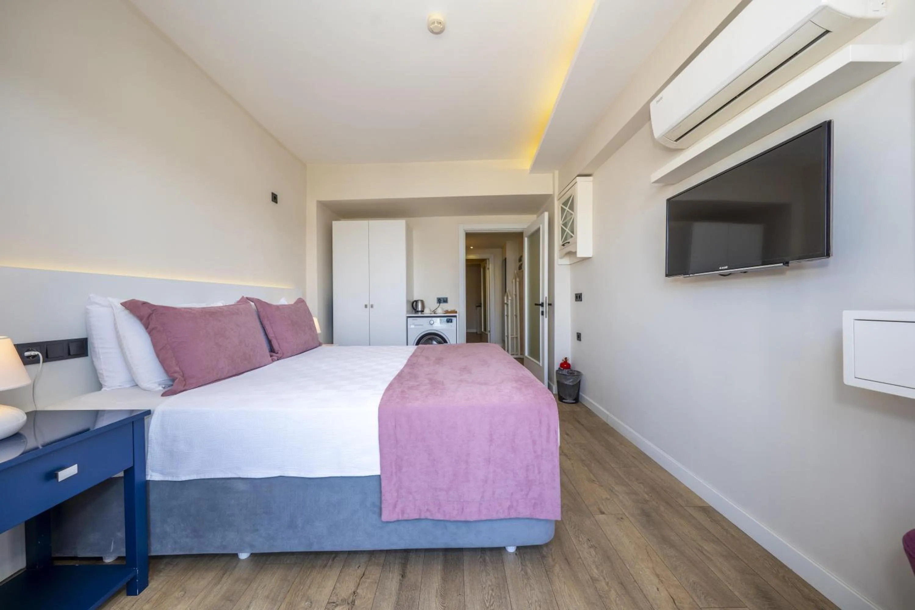 Bedroom, Bed in Ece Marina Suites