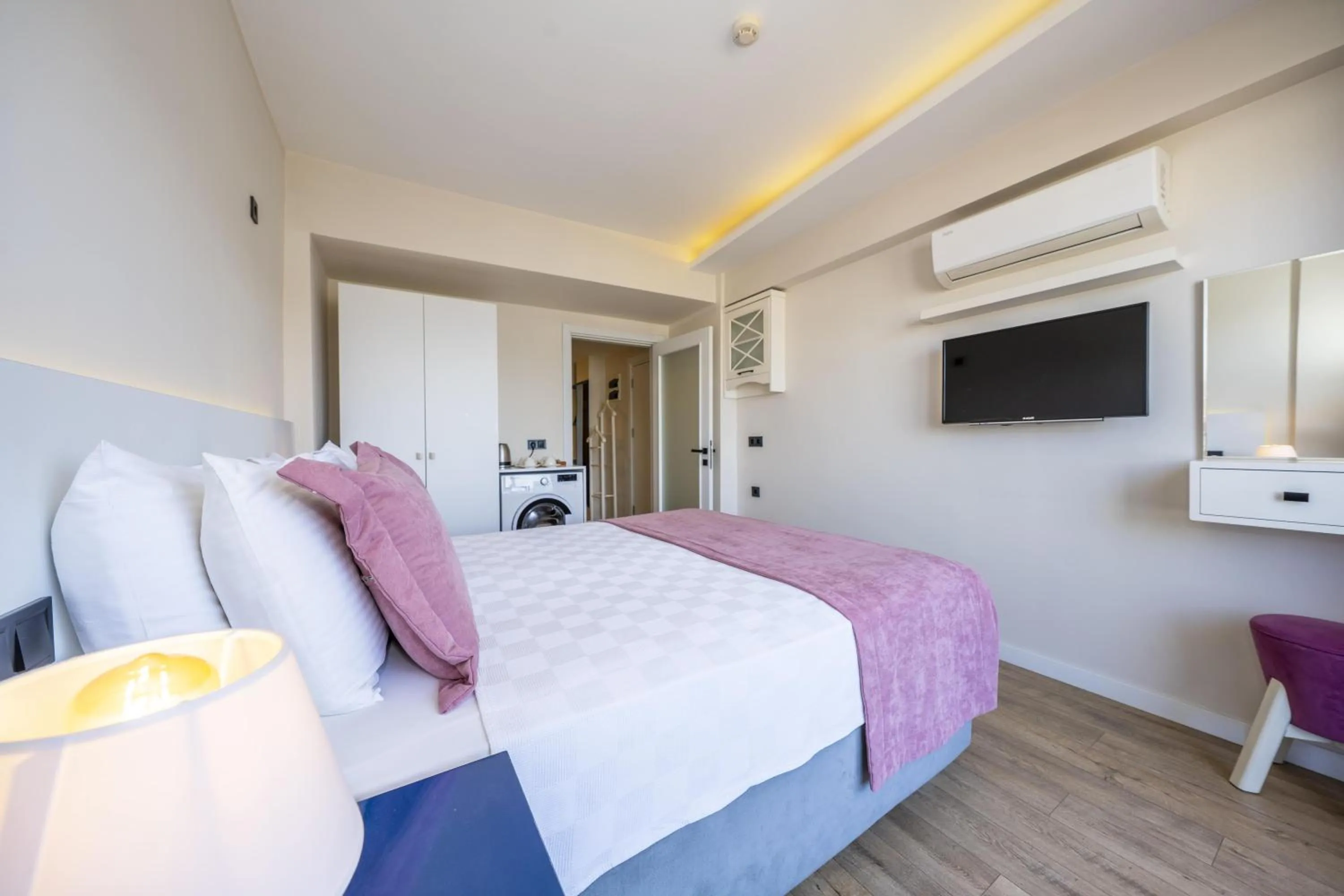 Bedroom, Bed in Ece Marina Suites