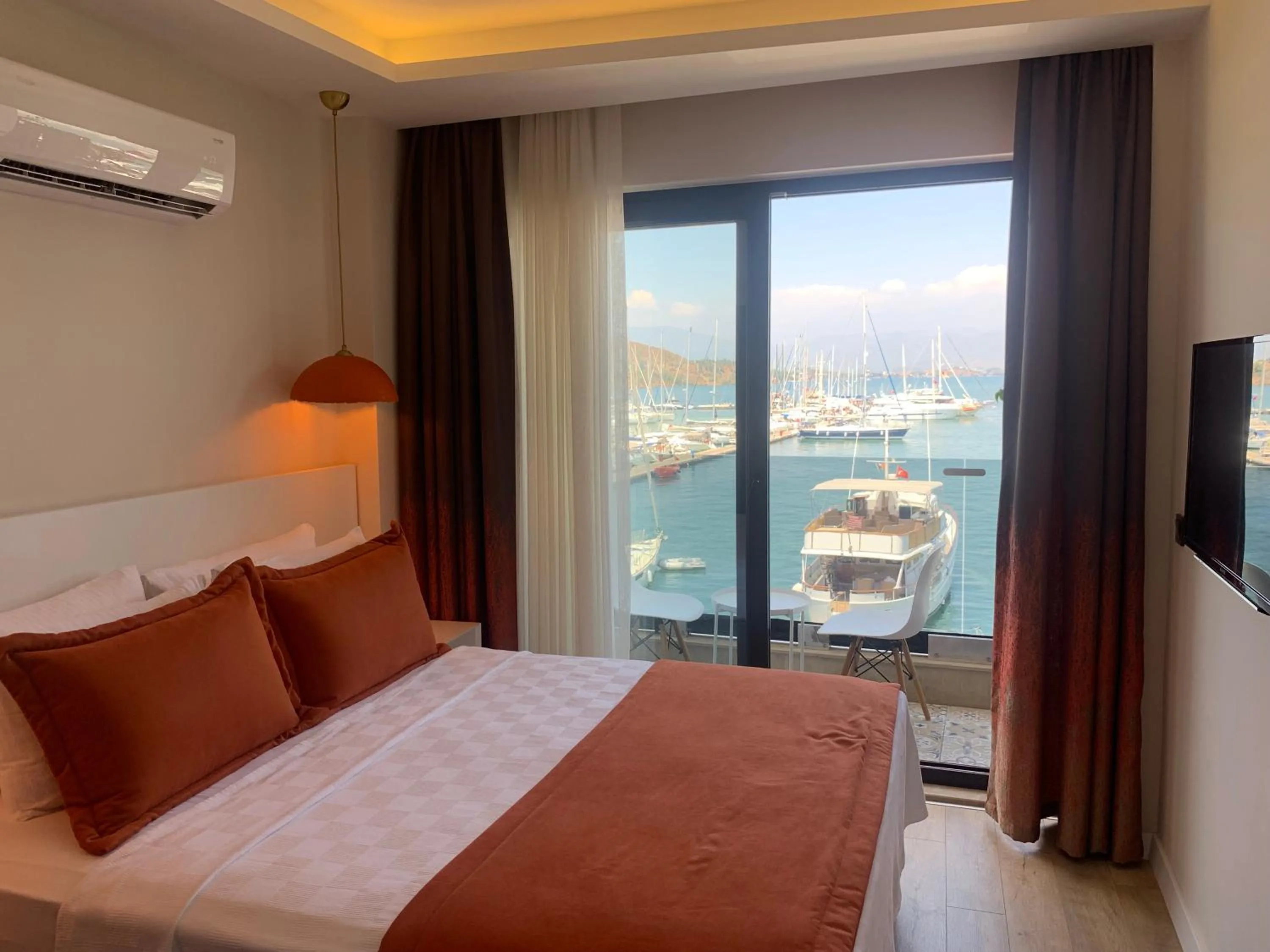 Bed in Ece Marina Suites