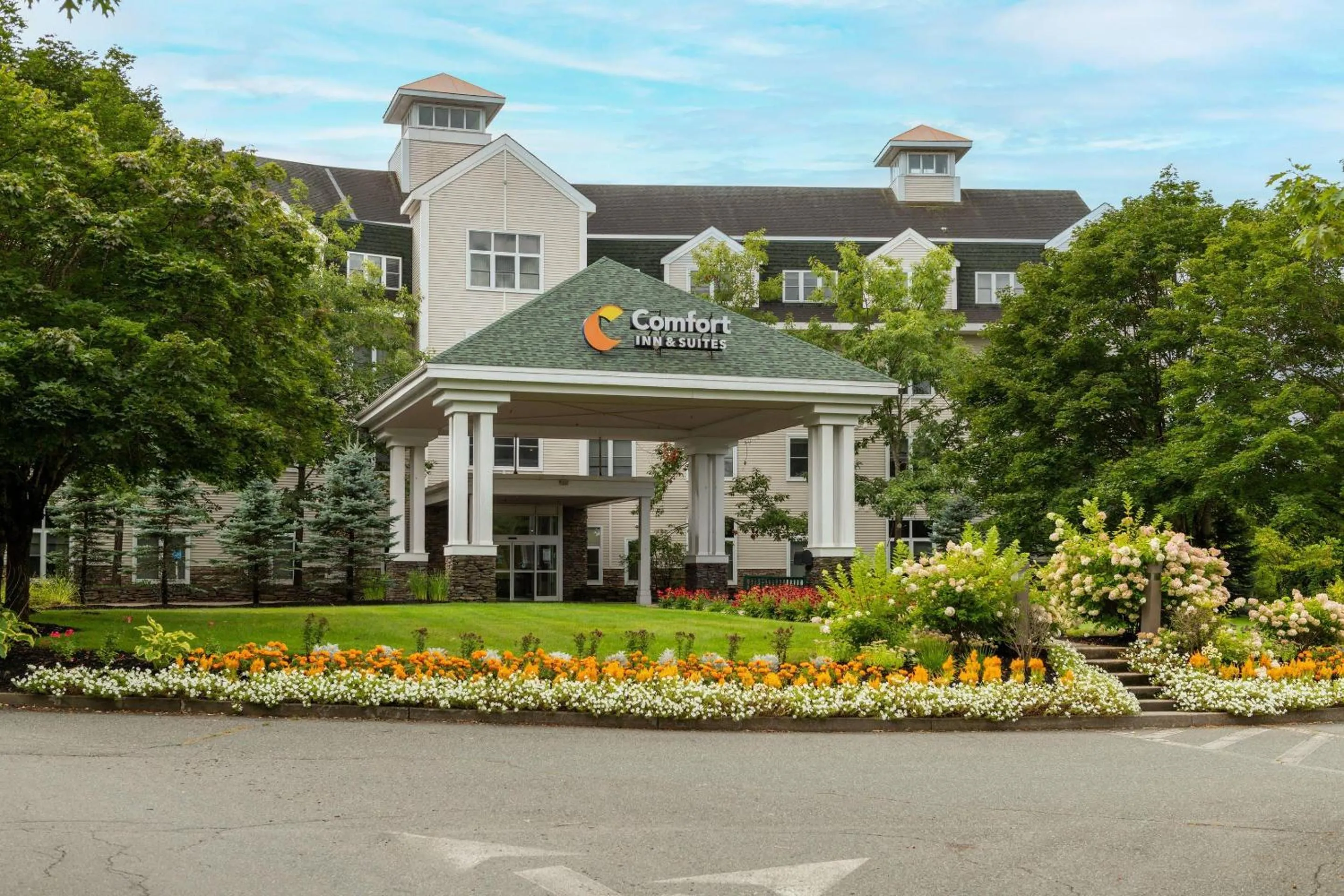 Property building in Comfort Inn & Suites Near Burke Mountain