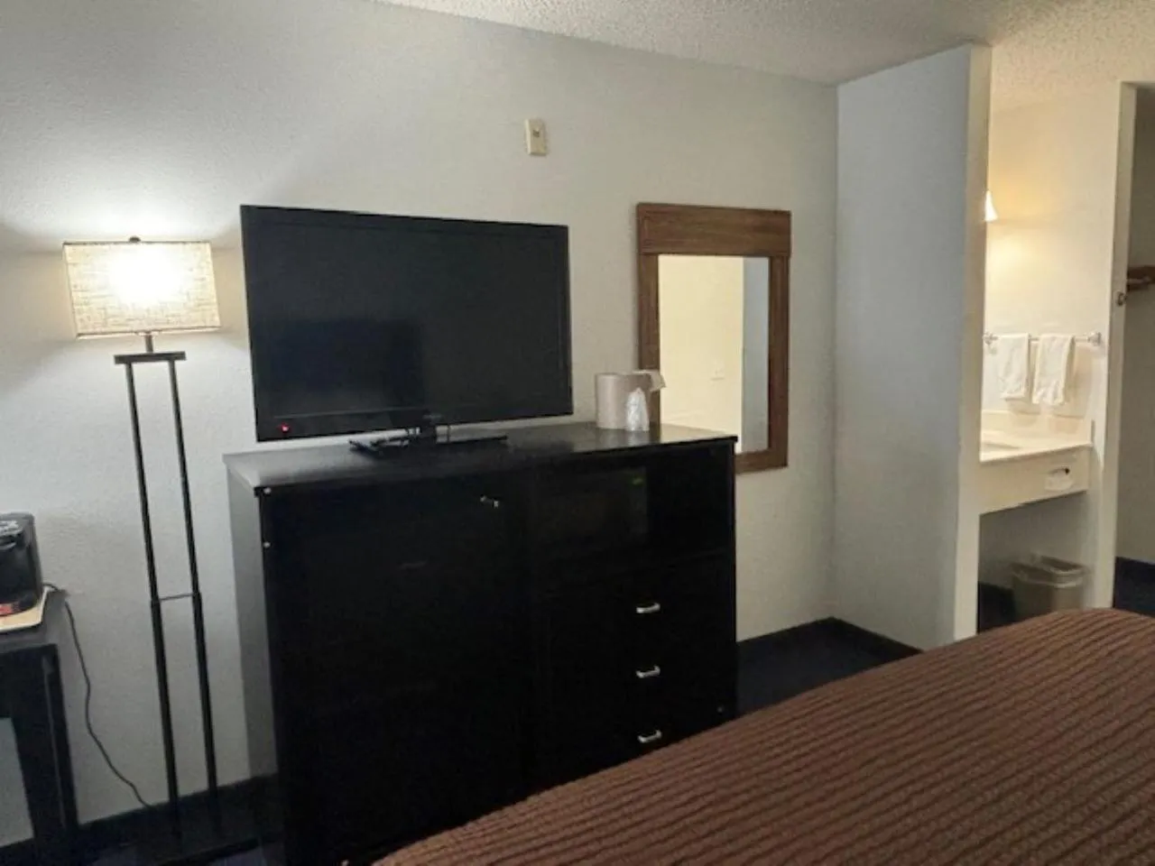 Bed in FairBridge Inn & Suites Sunnyside