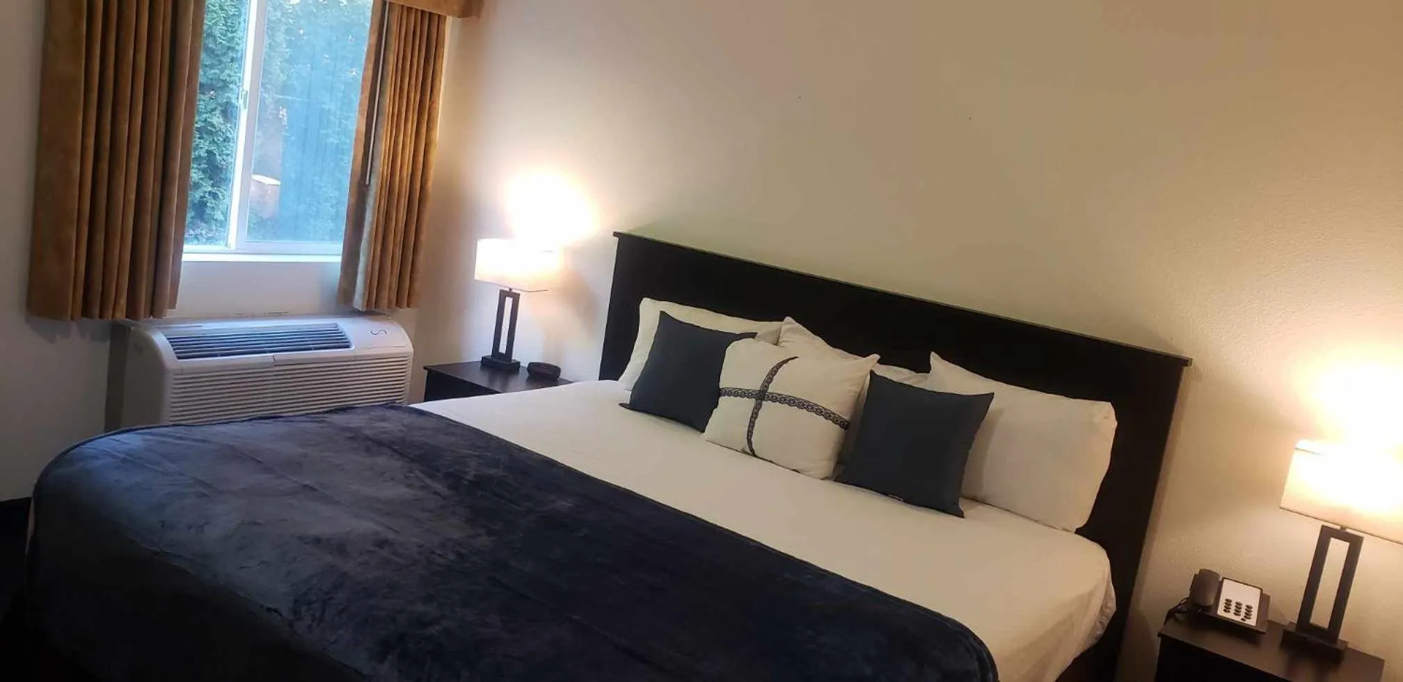 Bed in FairBridge Inn & Suites Sunnyside