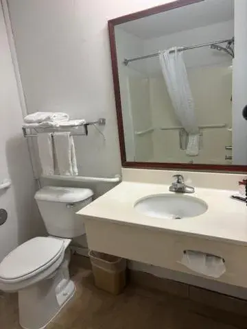 Queen Room with Two Queen Beds - Accessible/Non-Smoking in FairBridge Inn & Suites Sunnyside Queen Room with Two Queen Beds - Accessible/Non-Smoking in FairBridge Inn & Suites Sunnyside