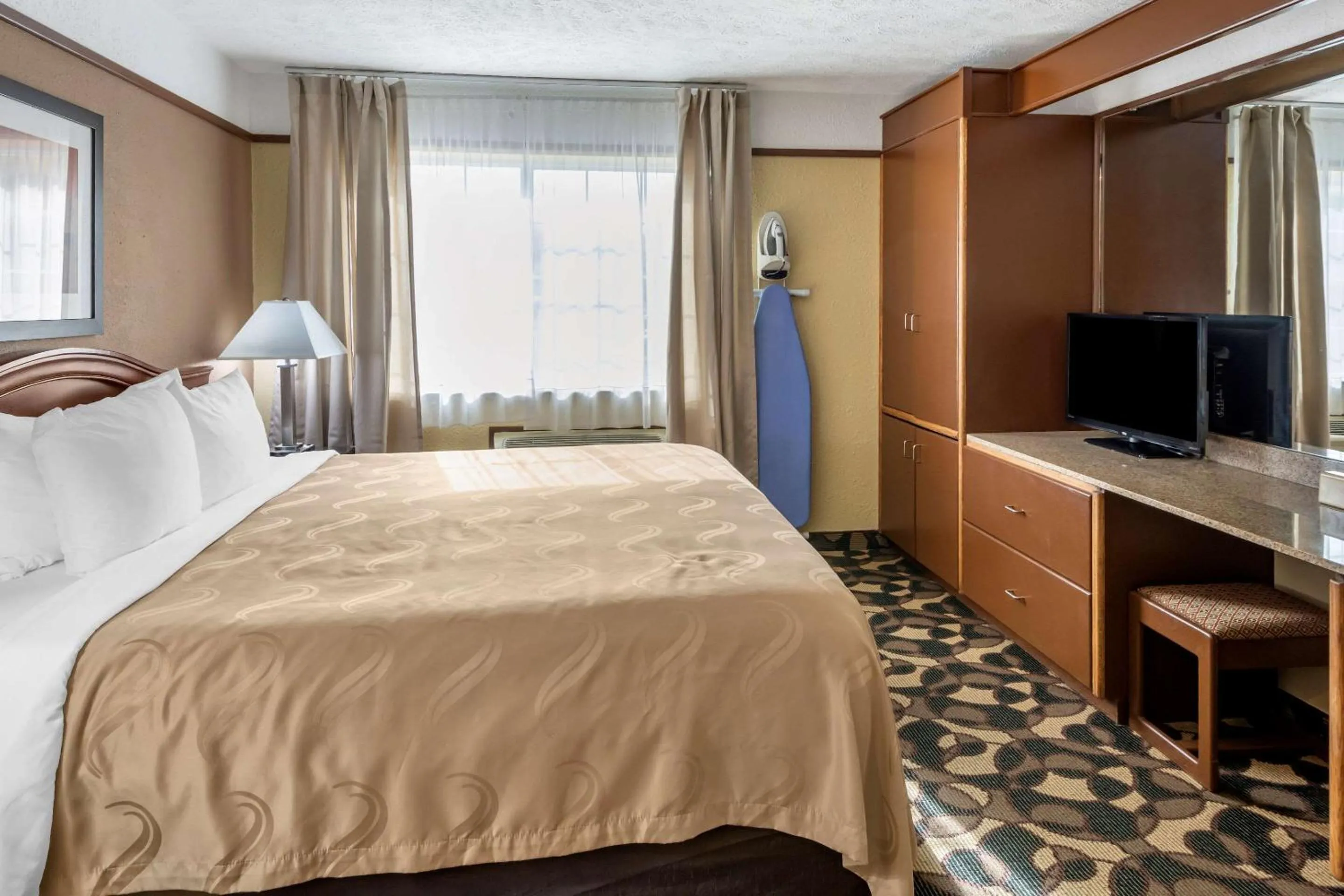 Photo of the whole room, Bed in Quality Inn Paradise Creek
