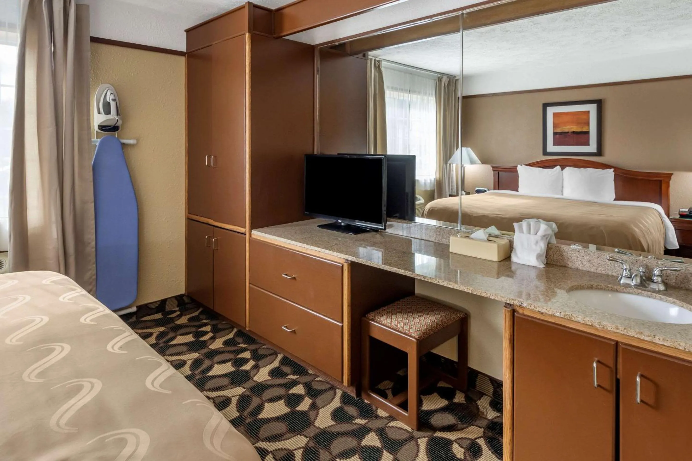 Photo of the whole room, Bed in Quality Inn Paradise Creek