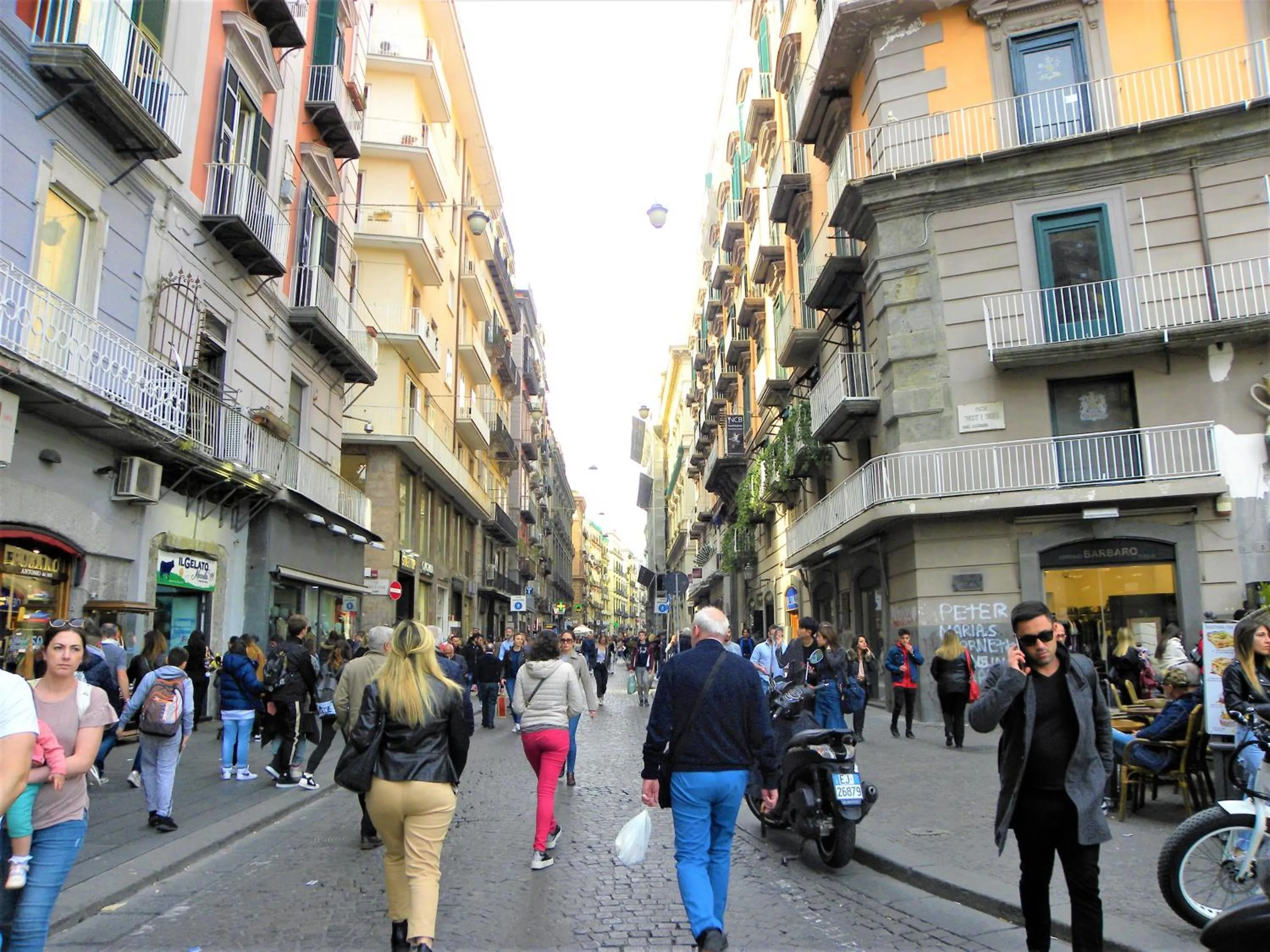 Neighbourhood in B&B Napoli Storica