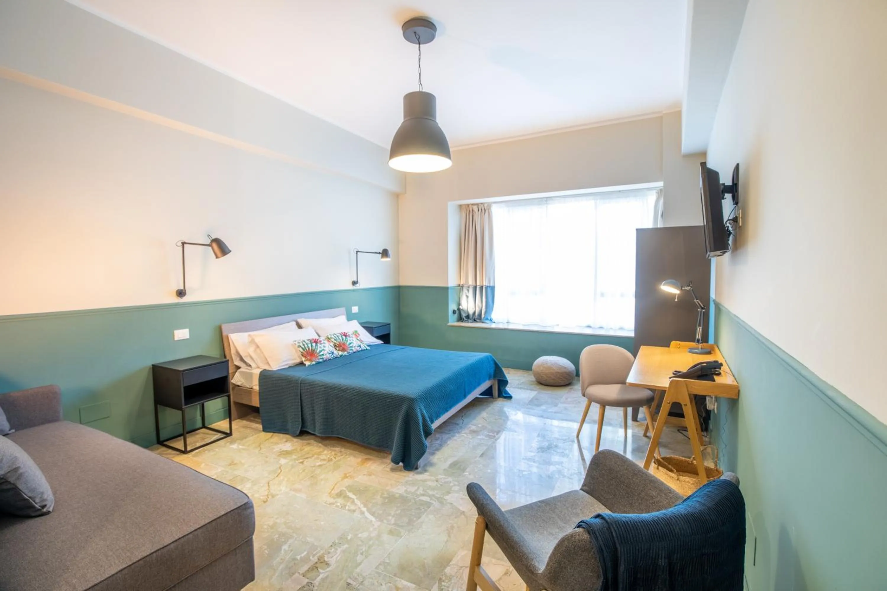 Shower, Bed in Leone Suite B&B & Restaurant AIC