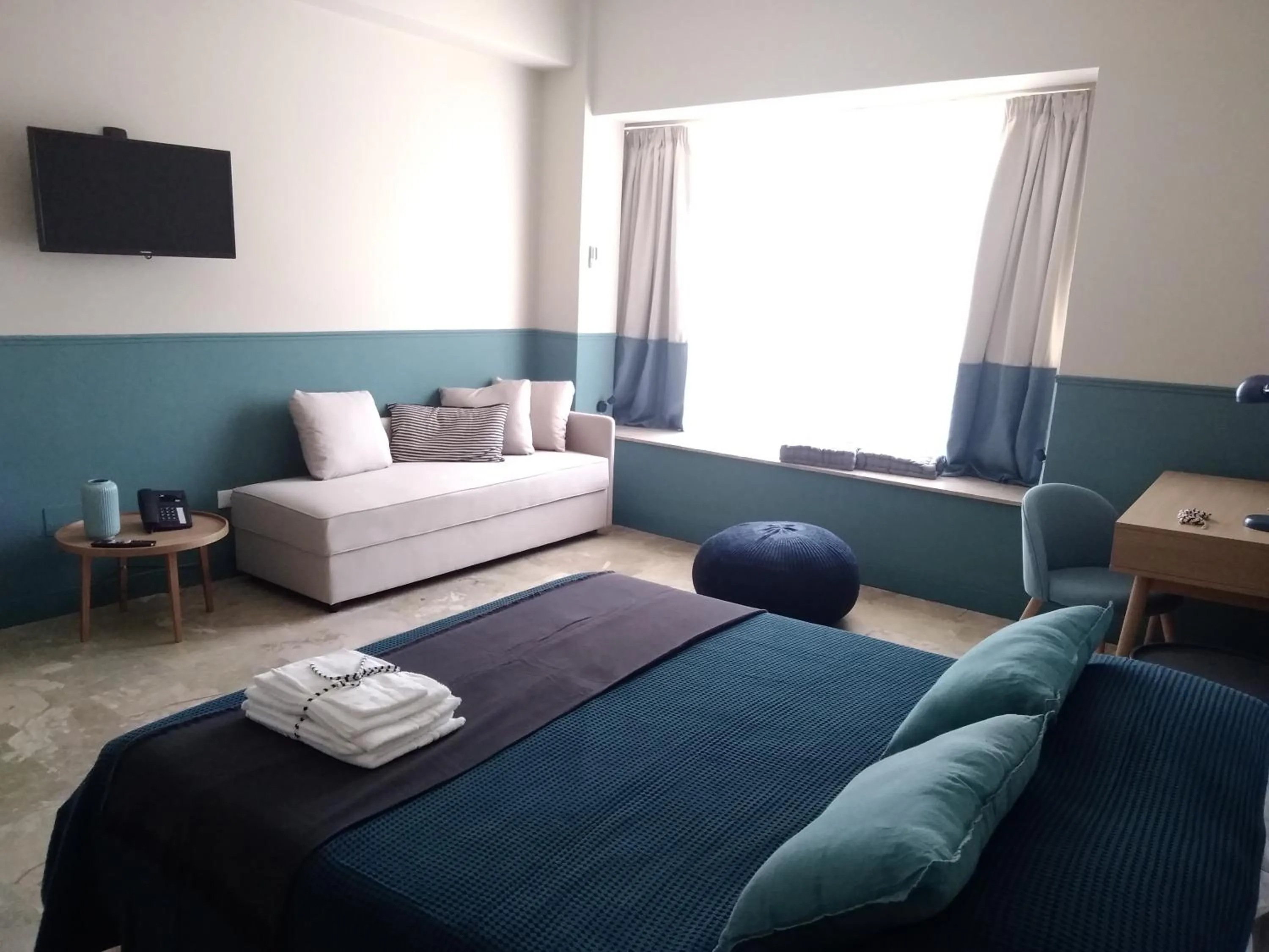 TV and multimedia, Bed in Leone Suite B&B & Restaurant AIC