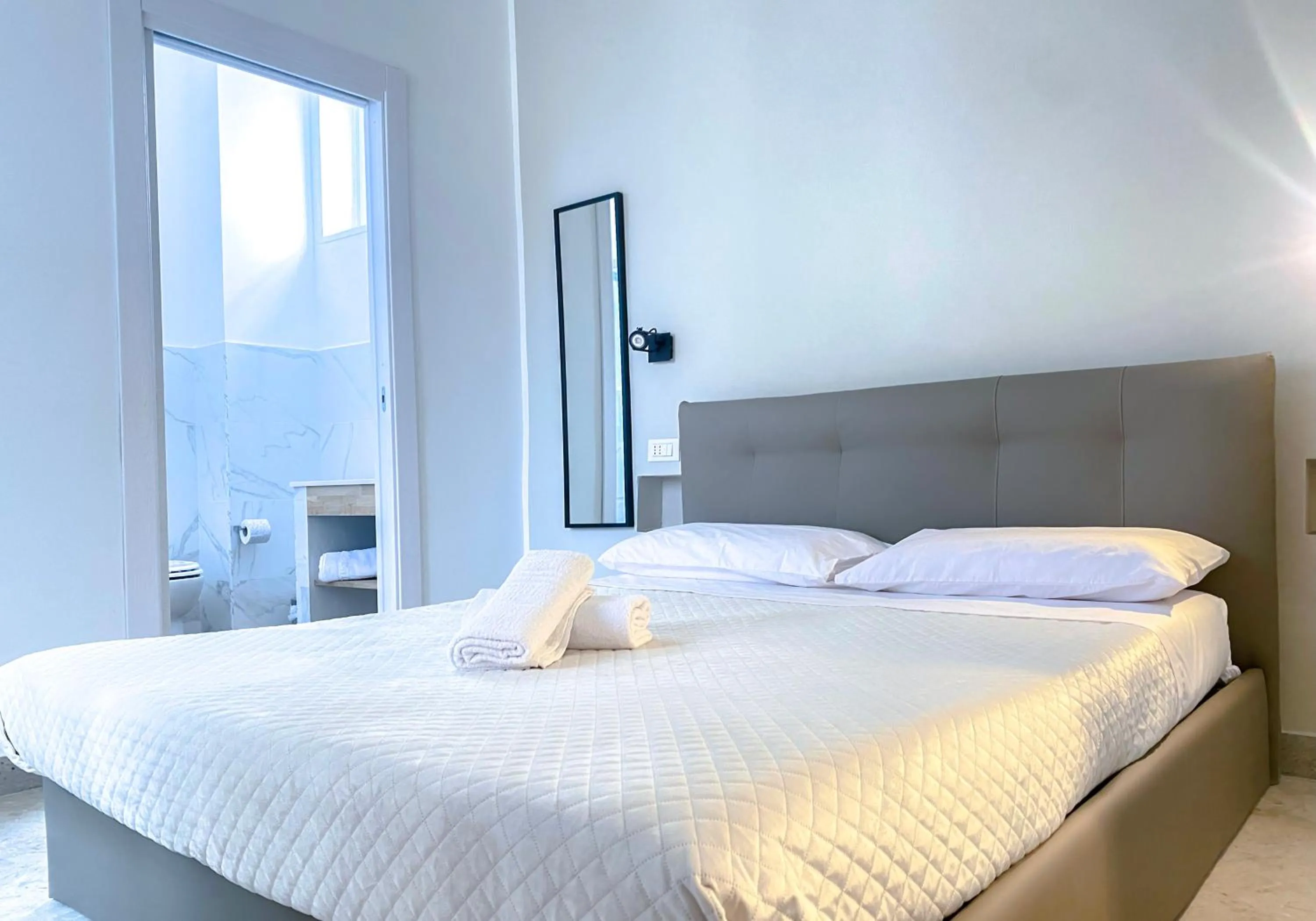 Bedroom, Bed in Leone Suite B&B & Restaurant AIC