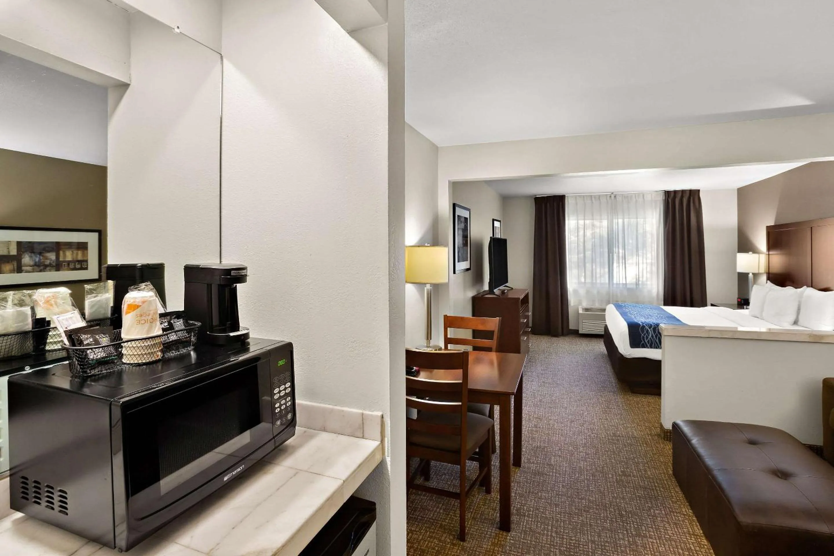 Bedroom, Bed in Comfort Inn Lacey - Olympia