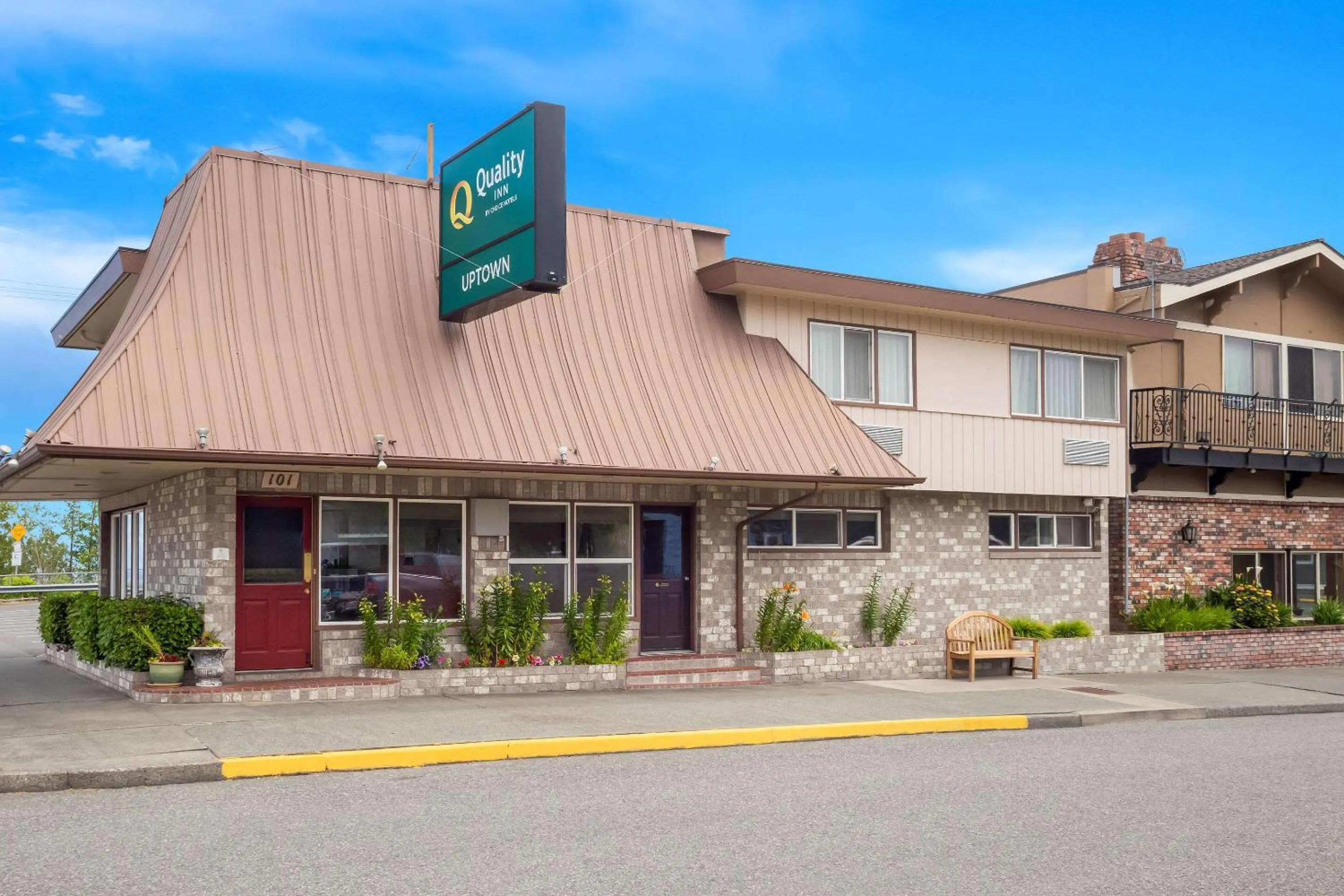 Property building in Quality Inn Port Angeles - near Olympic National Park