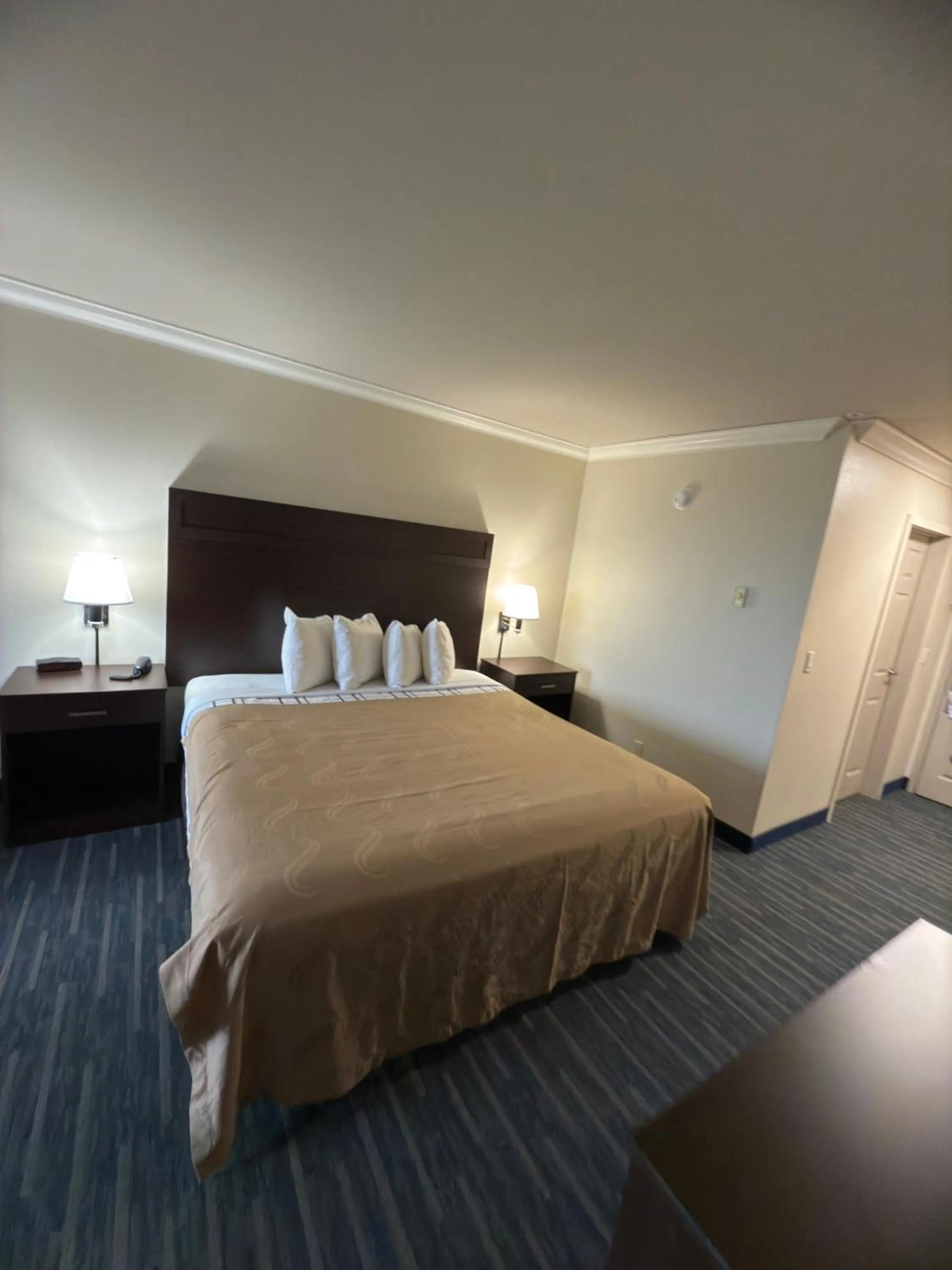 Bed in Ocean Paradise Hotel & Resort