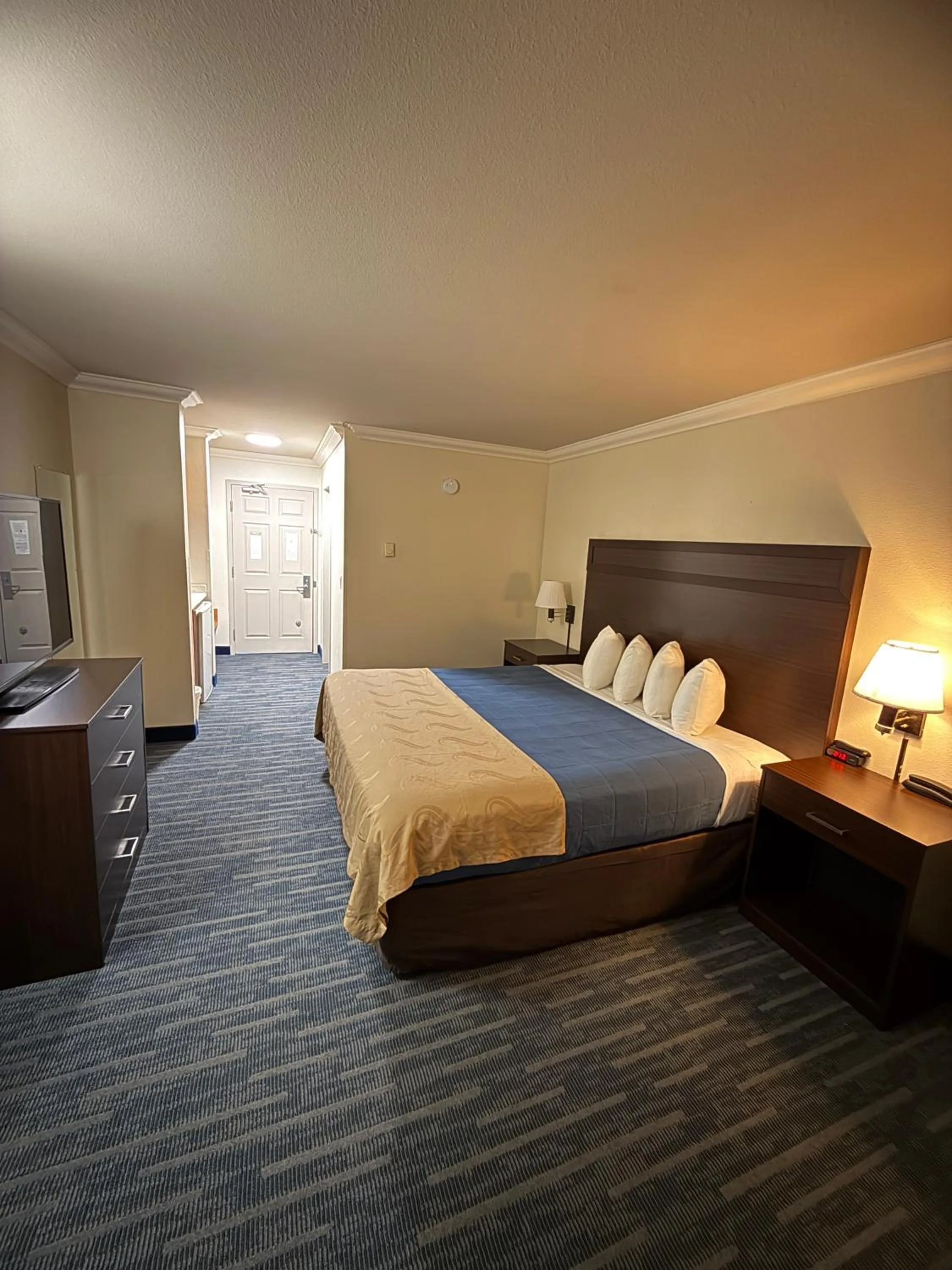 Bed in Coratel Inn and Suites By Jasper Ocean Shores