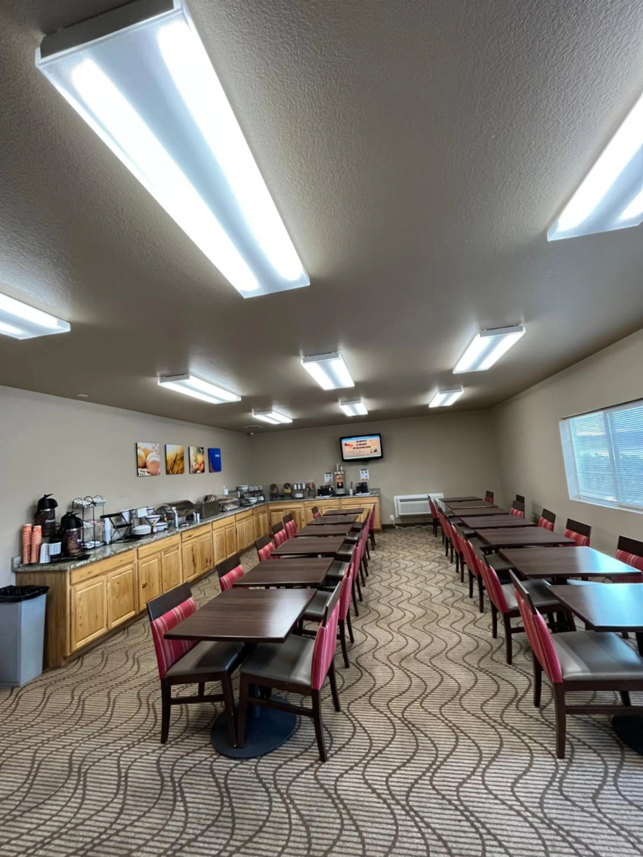 Breakfast in Comfort Inn & Suites Ocean Shores