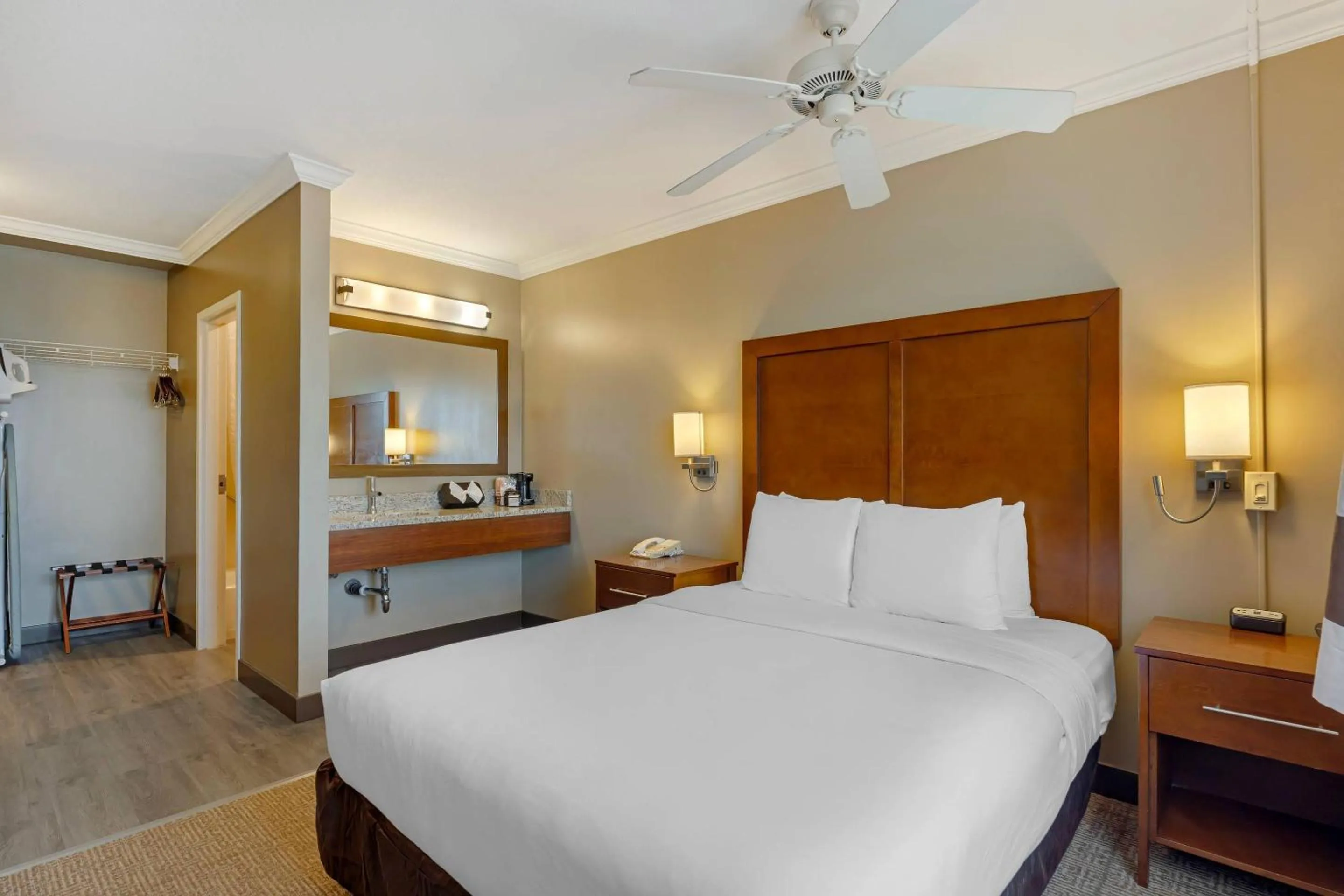 Bedroom, Bed in Comfort Inn & Suites Ocean Shores