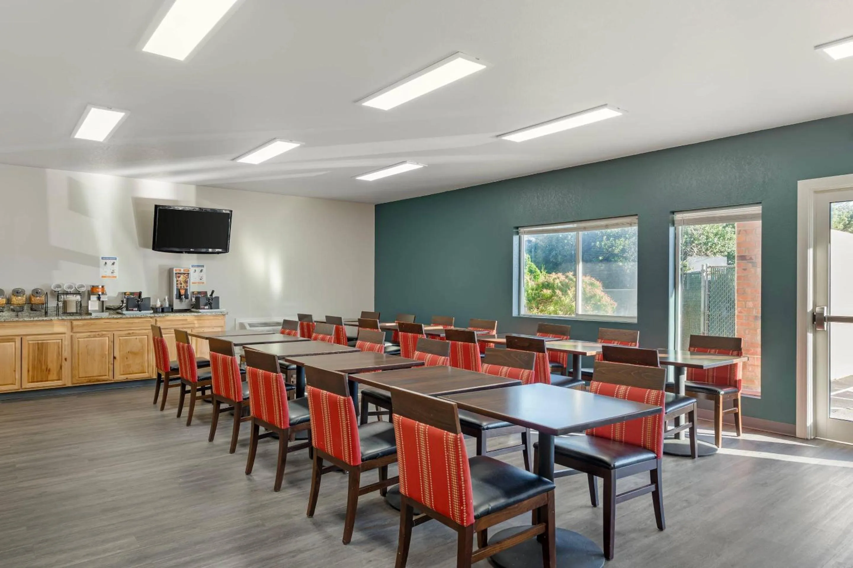 Breakfast in Comfort Inn & Suites Ocean Shores