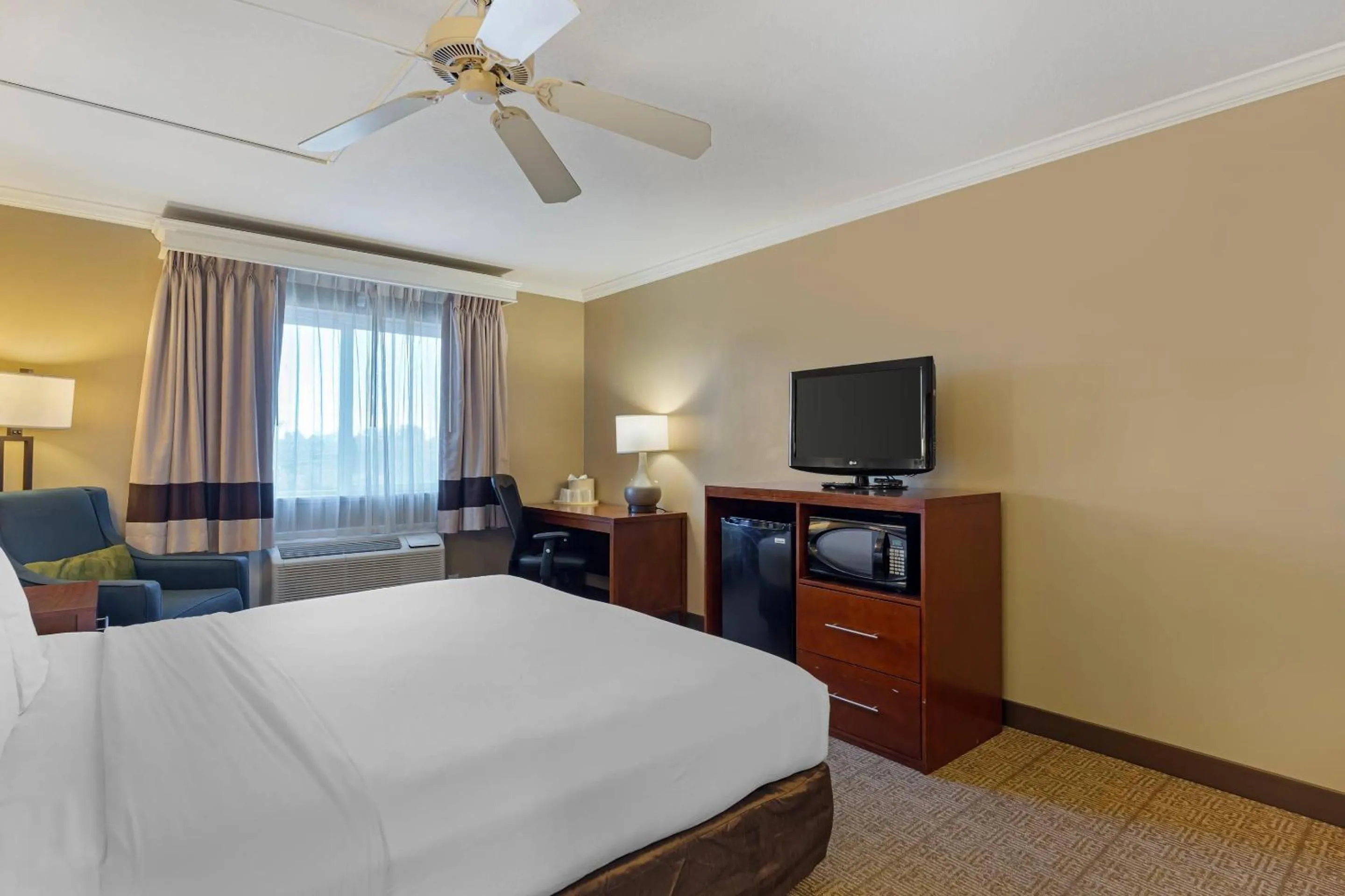 Bedroom, Bed in Comfort Inn & Suites Ocean Shores