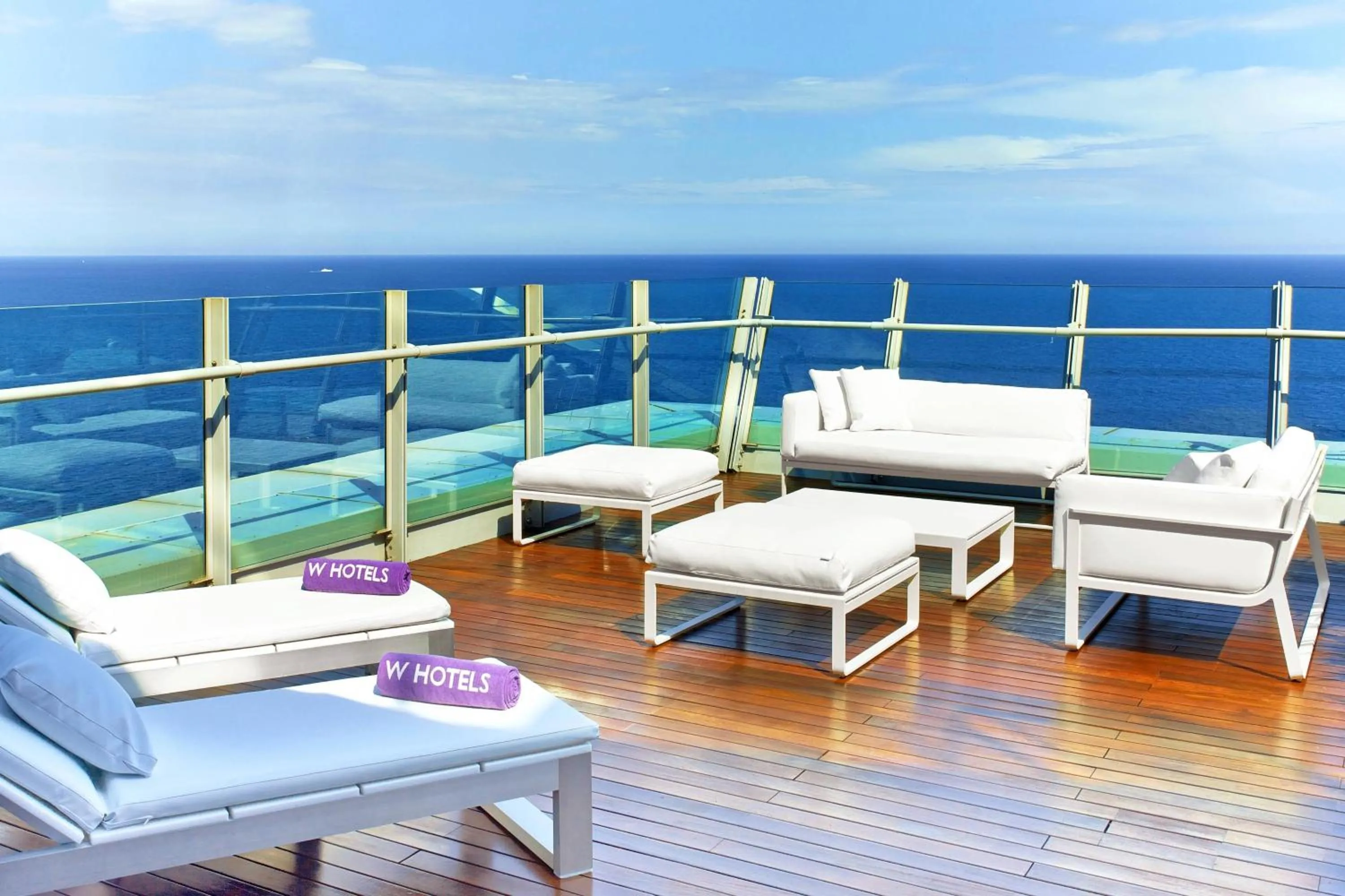 Photo of the whole room in W Barcelona