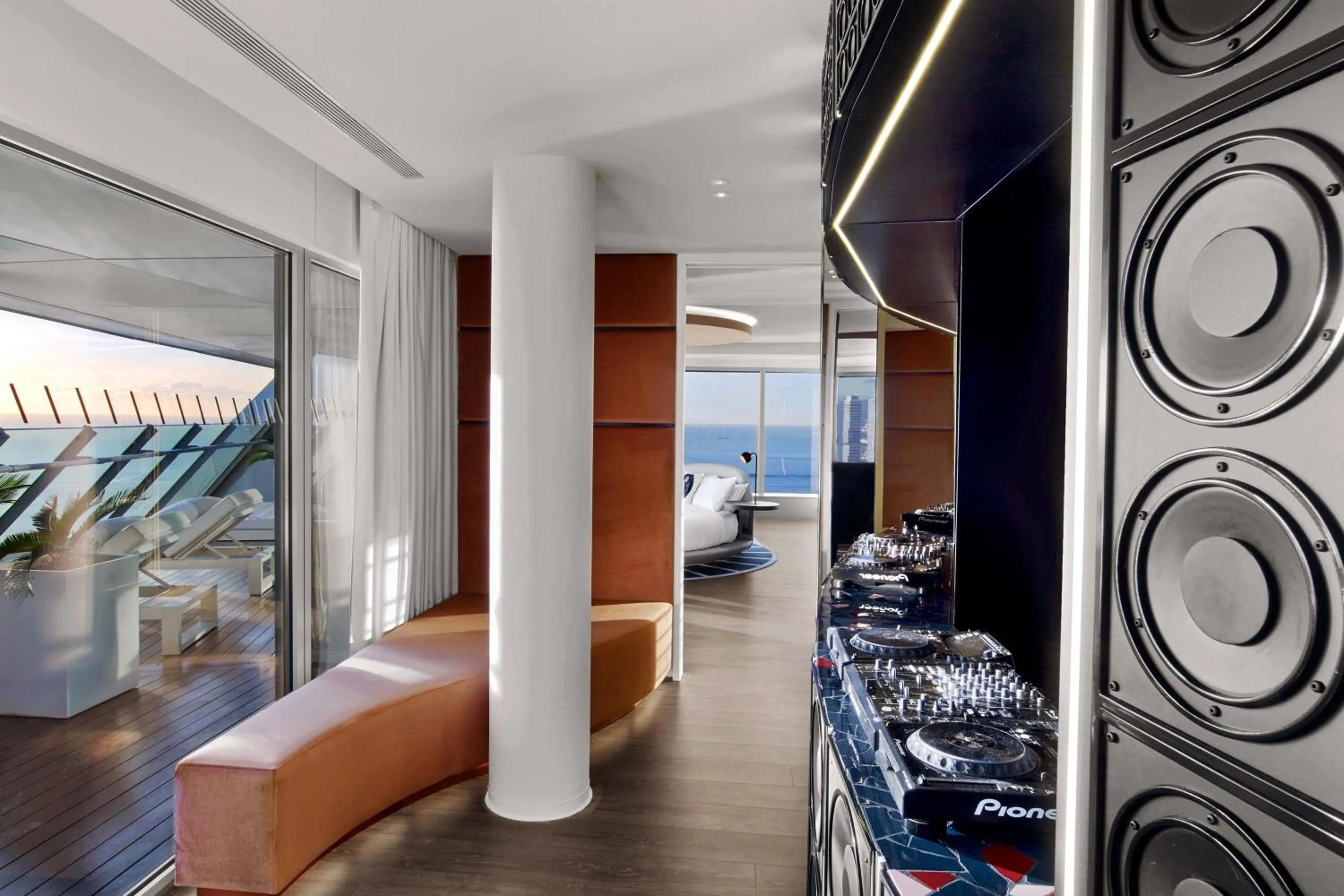 Photo of the whole room in W Barcelona