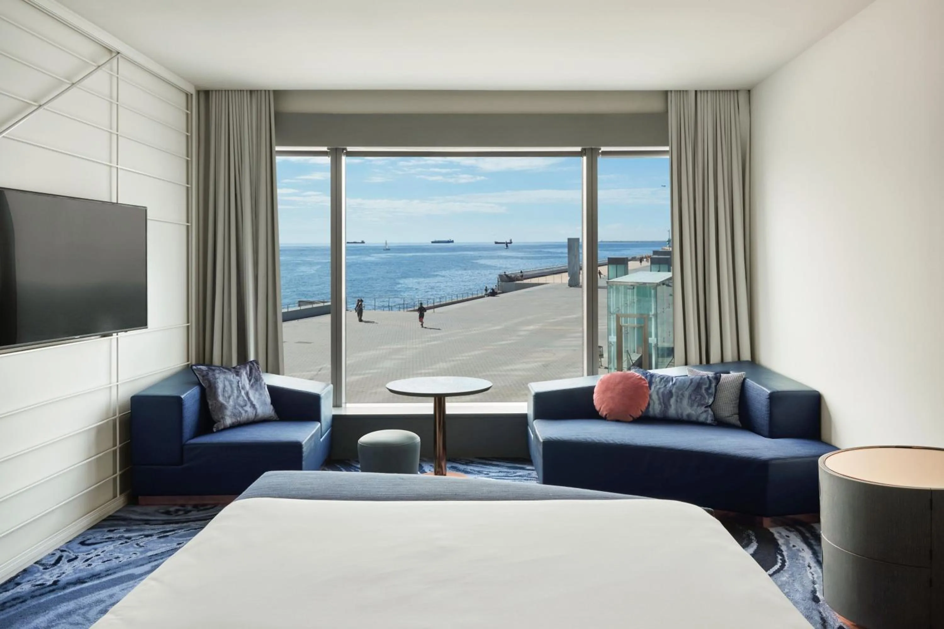 Photo of the whole room, Bed in W Barcelona