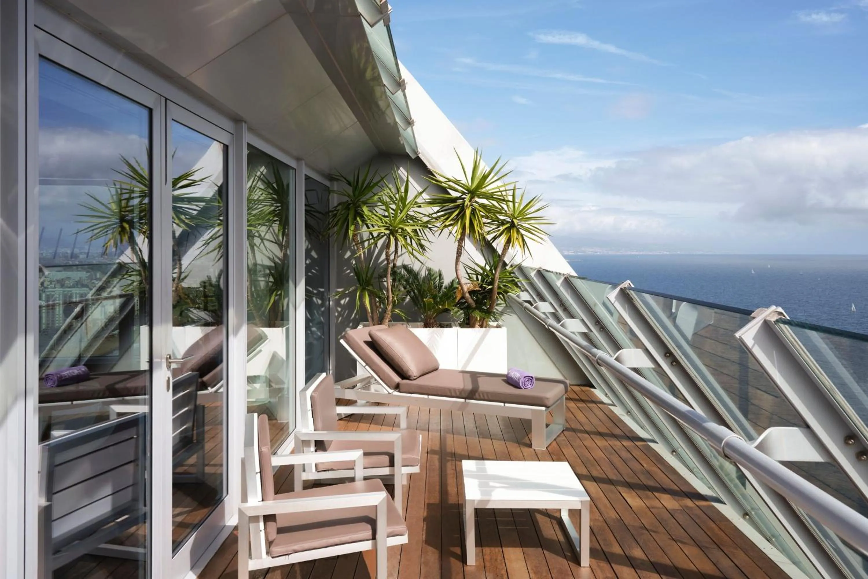 Photo of the whole room in W Barcelona