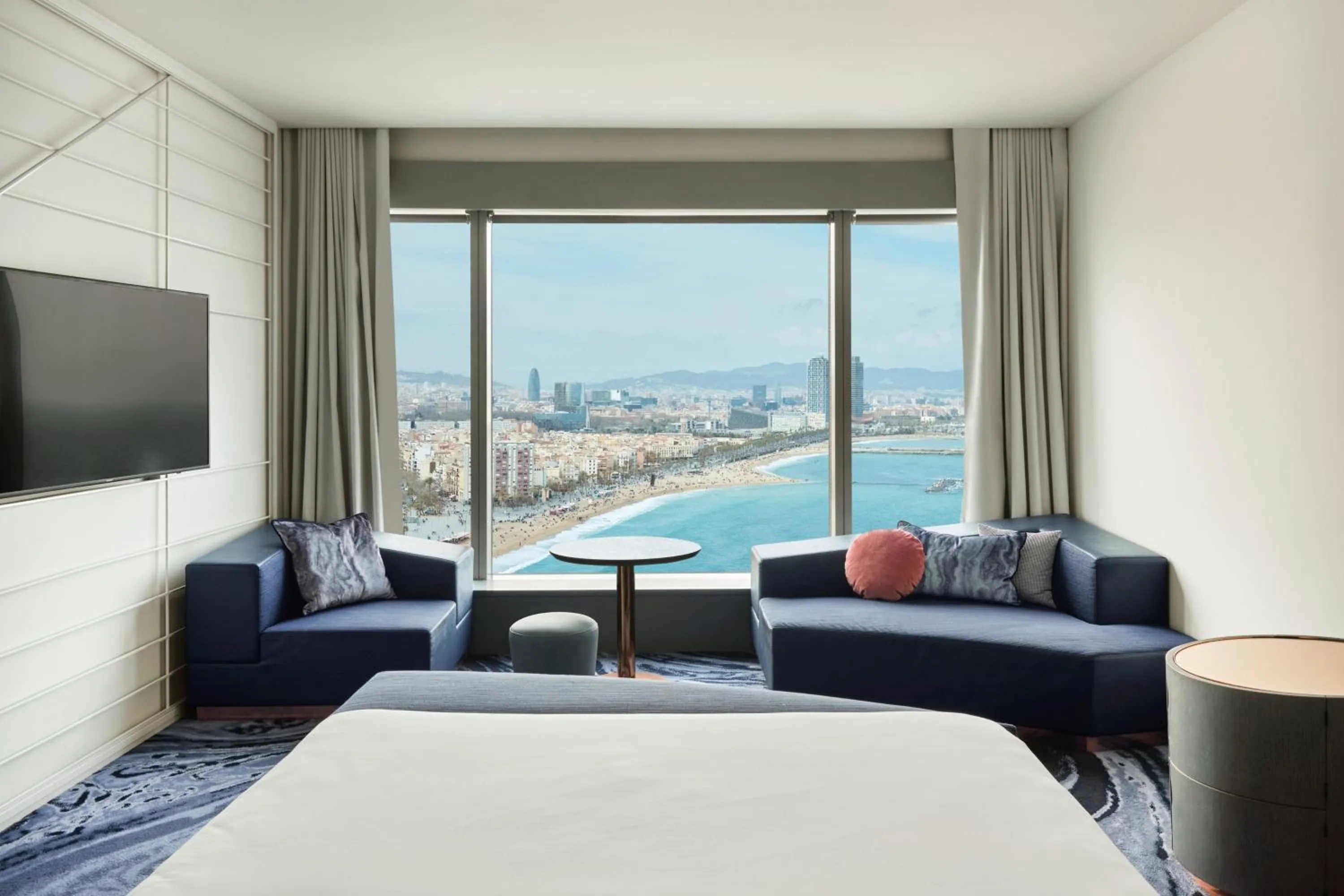 Photo of the whole room, Bed in W Barcelona