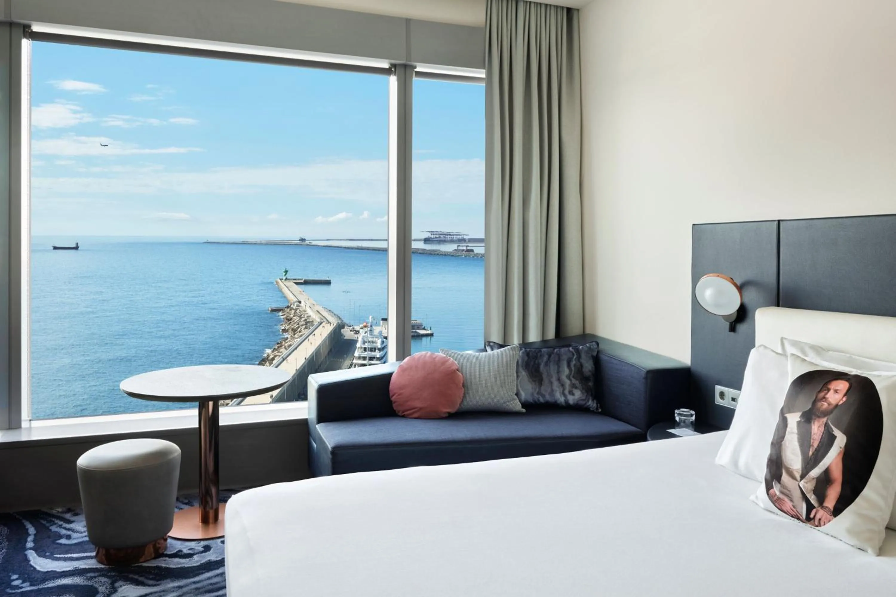 Photo of the whole room, Bed in W Barcelona