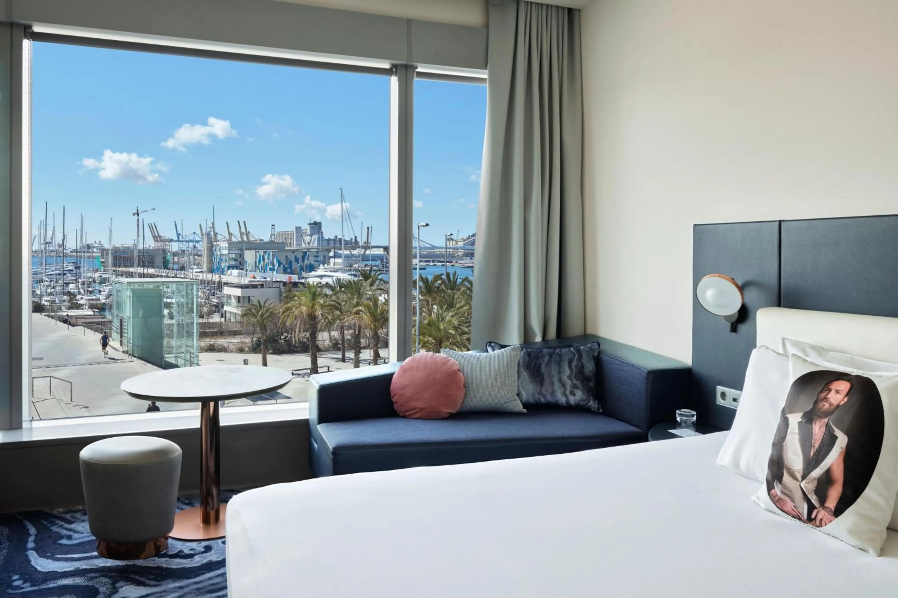 Photo of the whole room, Bed in W Barcelona